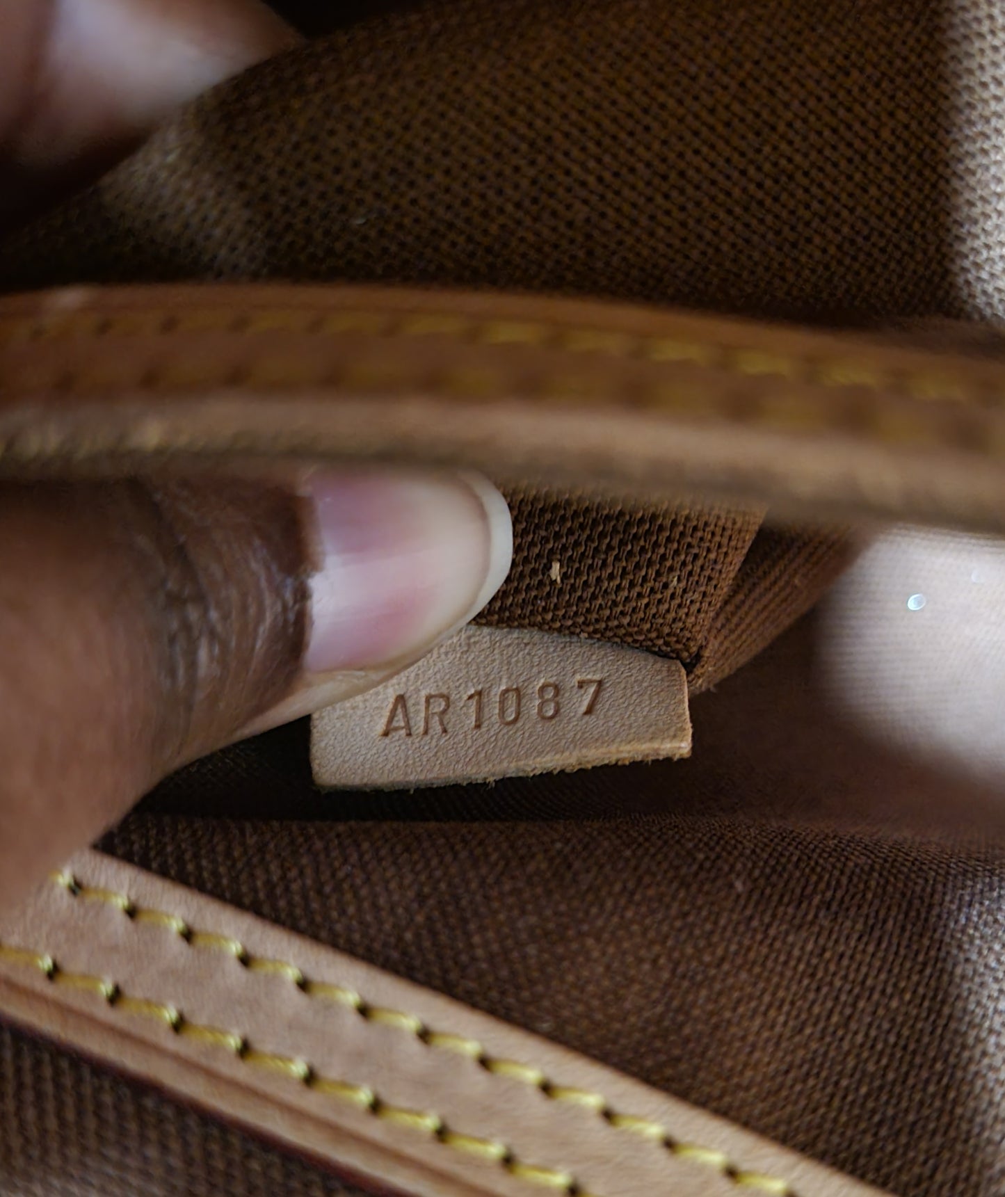 Louis Vuitton Monogram Cabas Mezzo AR1087