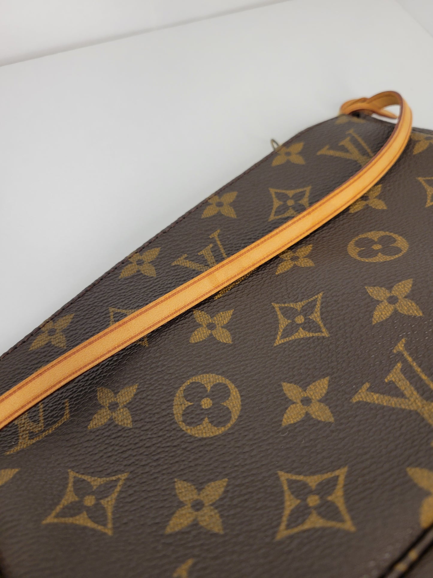 Louis Vuitton Vintage Pochette Accessoires AR0949