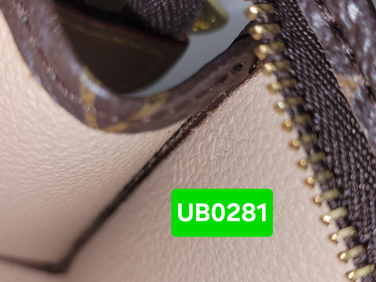 Louis Vuitton Monogram Toiletry 15 UB0281