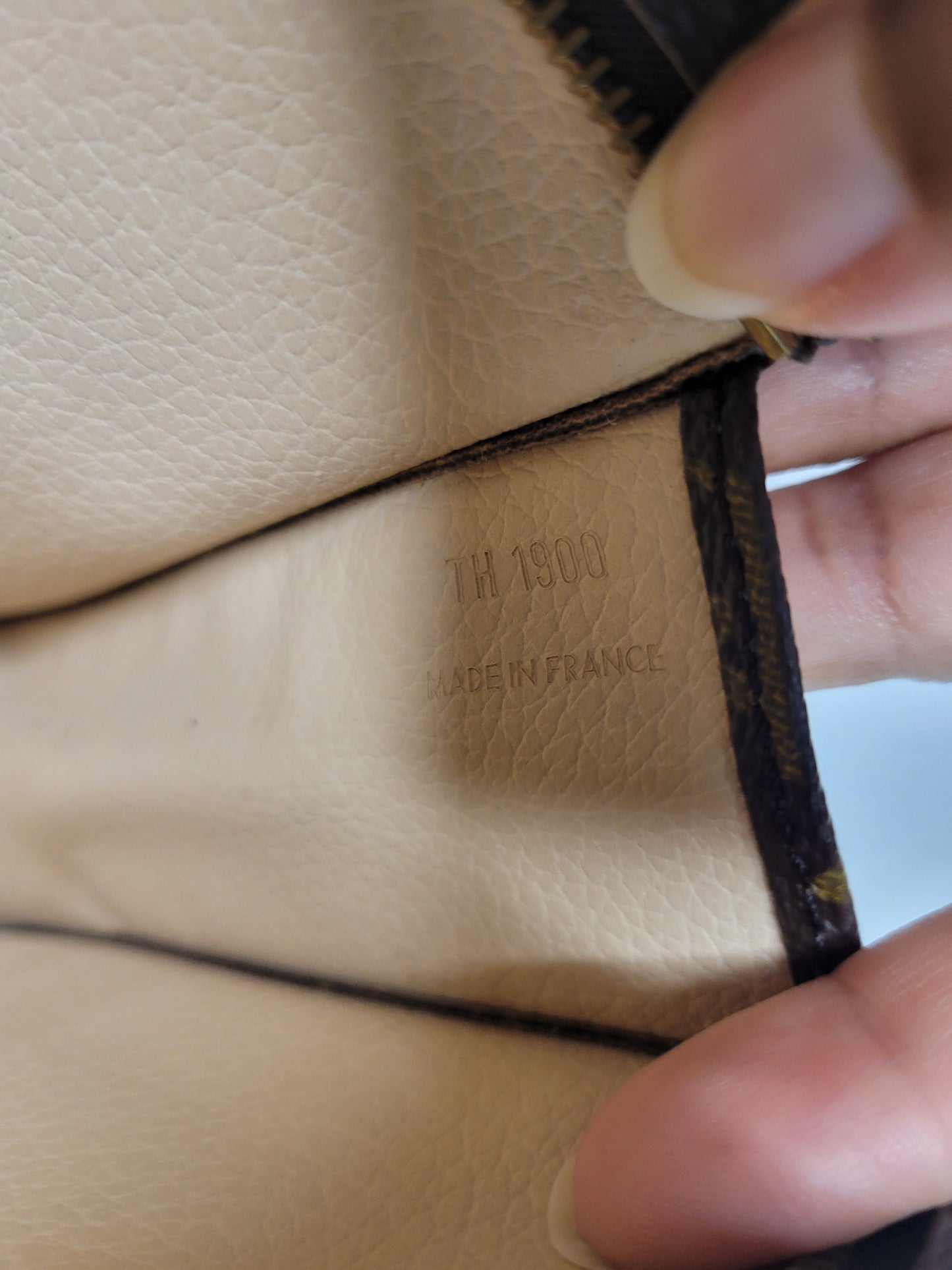 Louis Vuitton Vintage Monogram Toiletry 19 TH1900