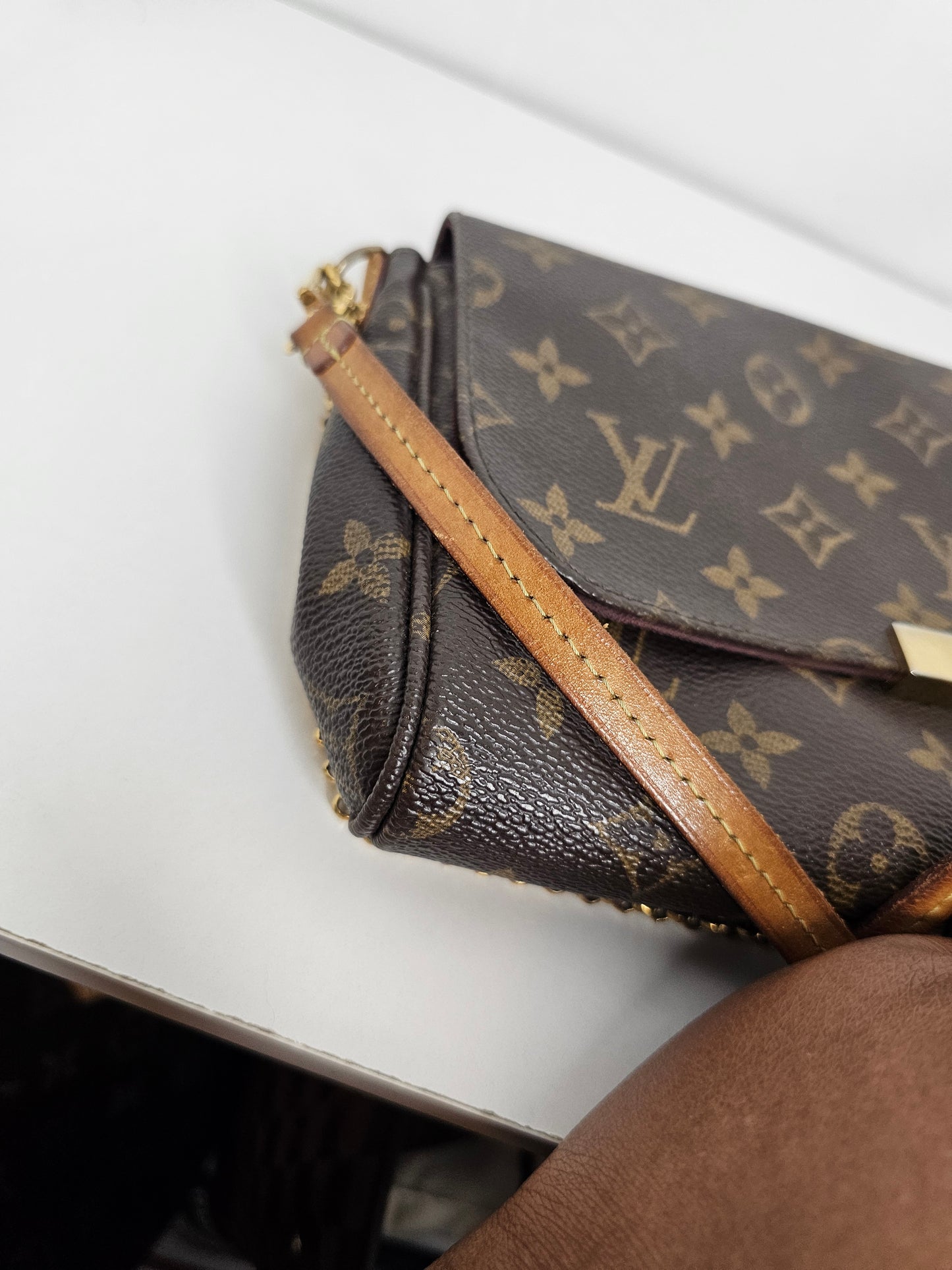 Louis Vuitton Monogram Favorite MM DU3183