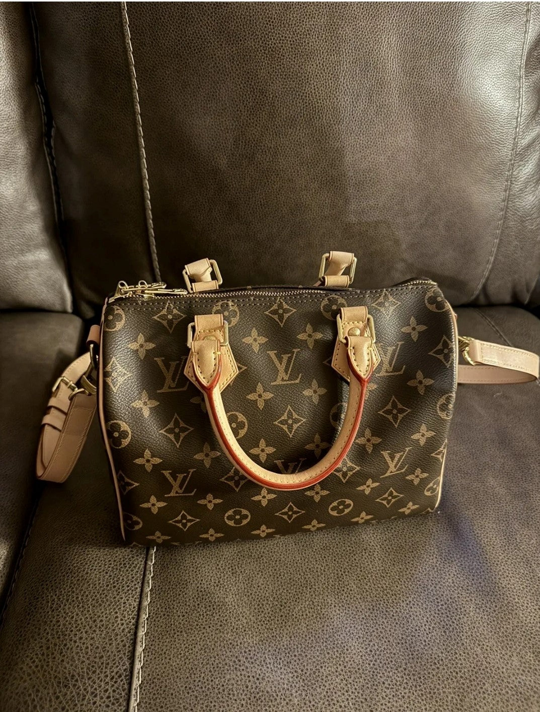 What does a Louis Vuitton "Super Fake" Look Like?