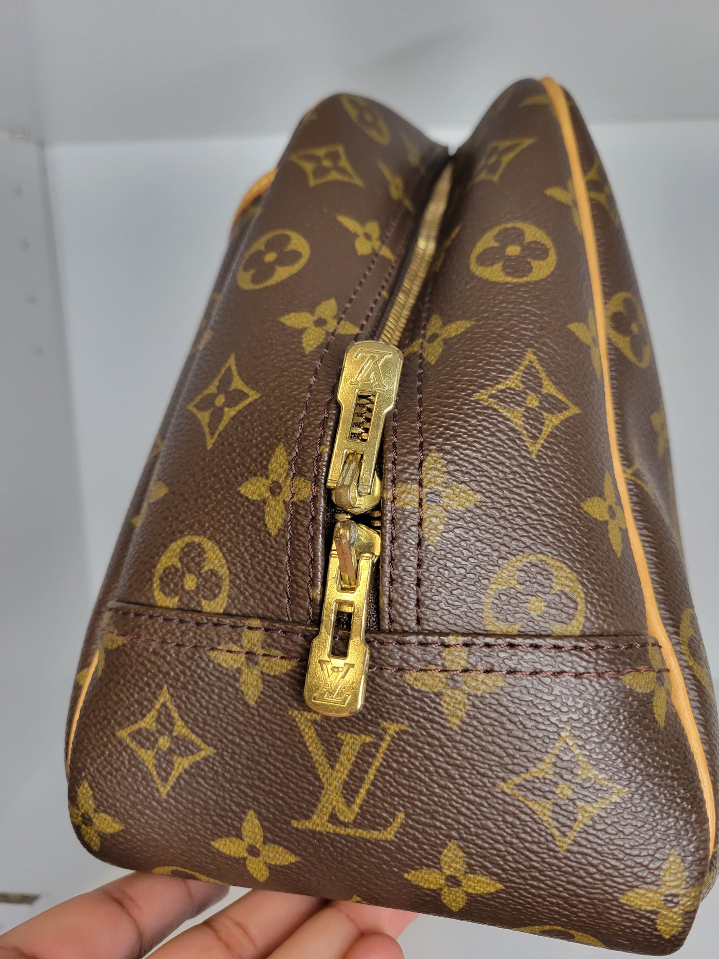 Louis Vuitton Monogram Deauville Handbag VI1908