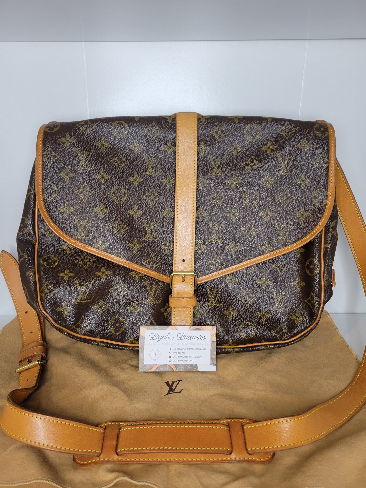 Louis Vuitton Monogram Crossbody Saumur 35 AR0936