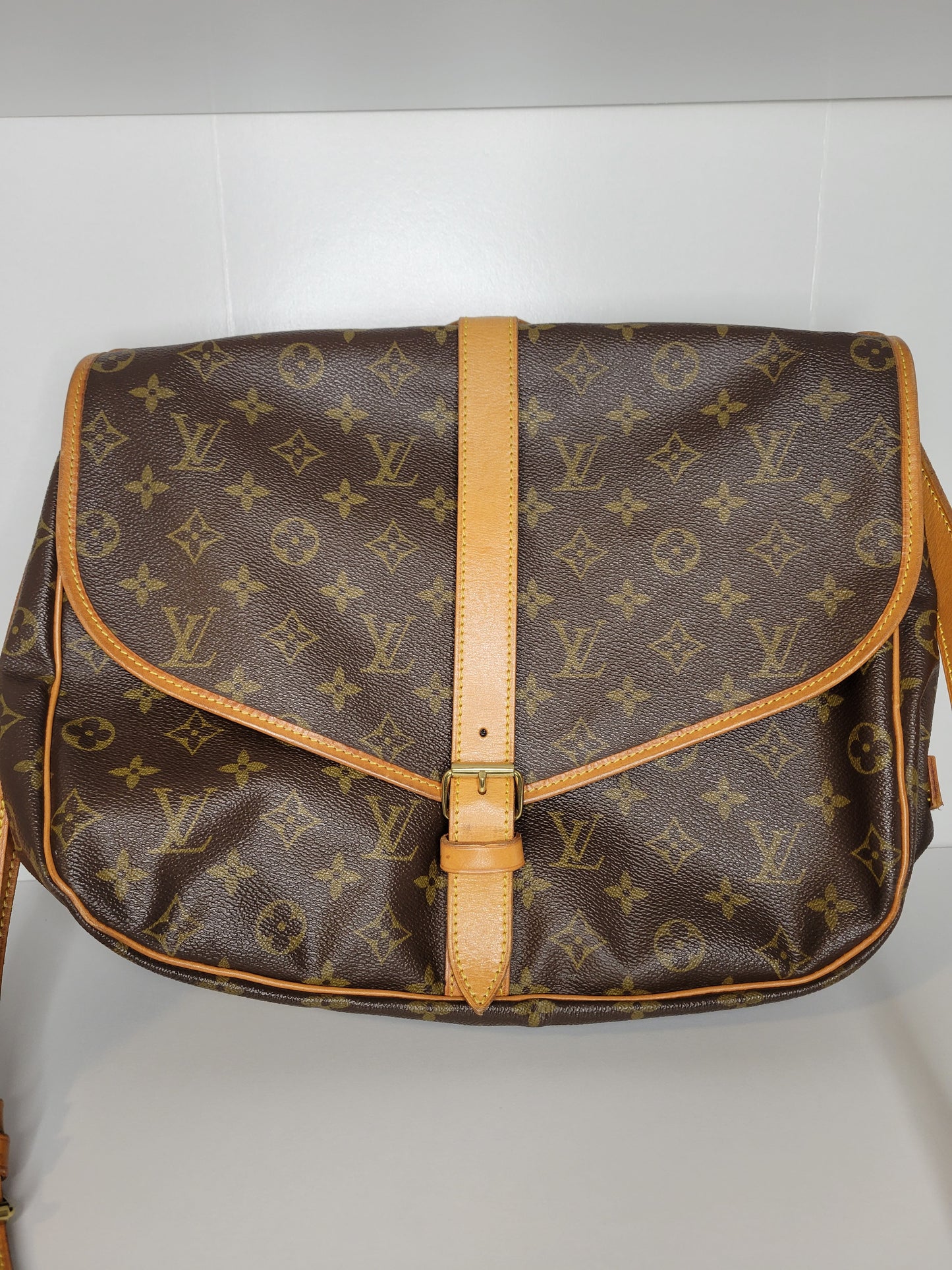 Louis Vuitton Monogram Crossbody Saumur 35 AR0936