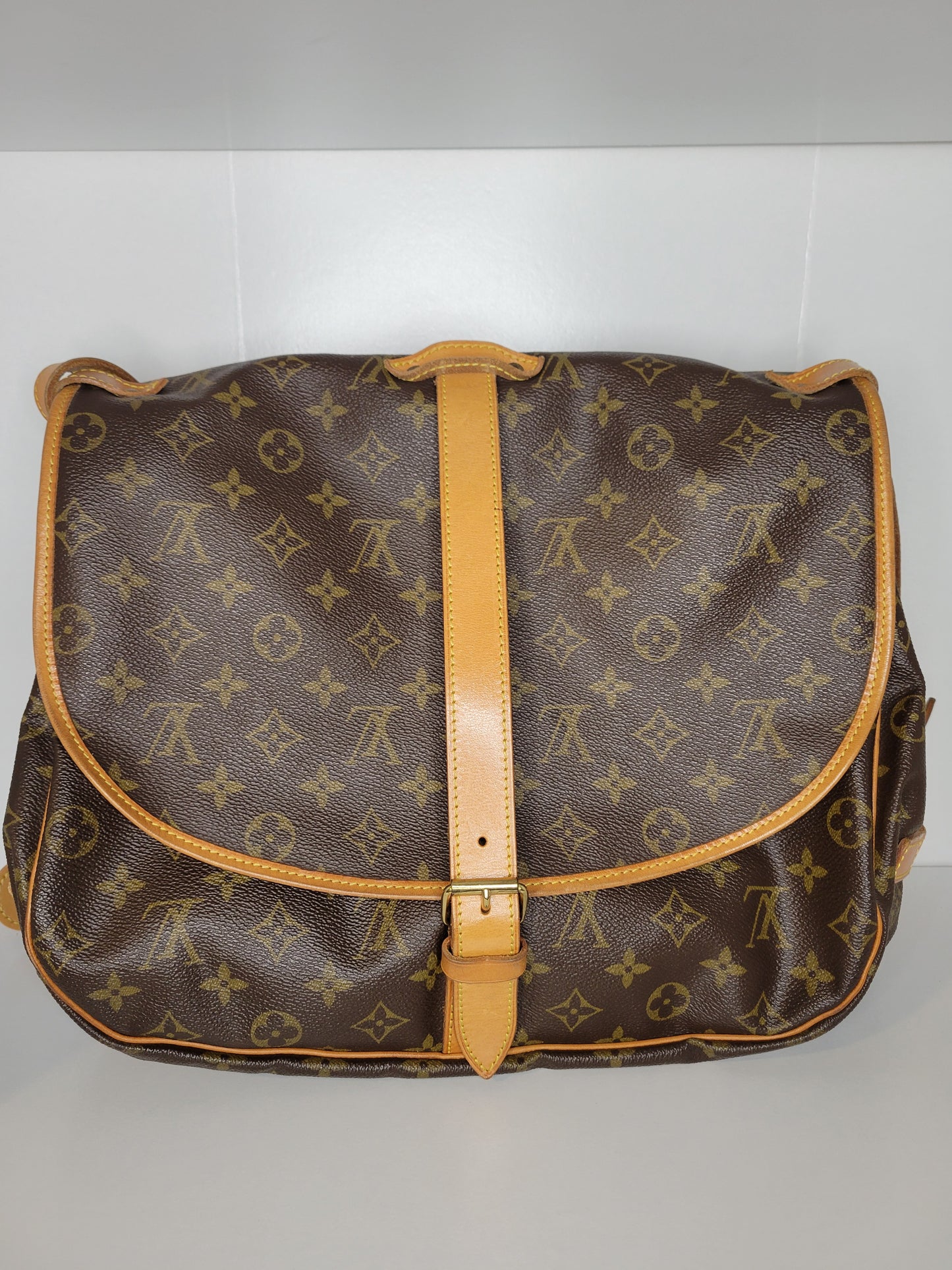 Louis Vuitton Monogram Crossbody Saumur 35 AR0936