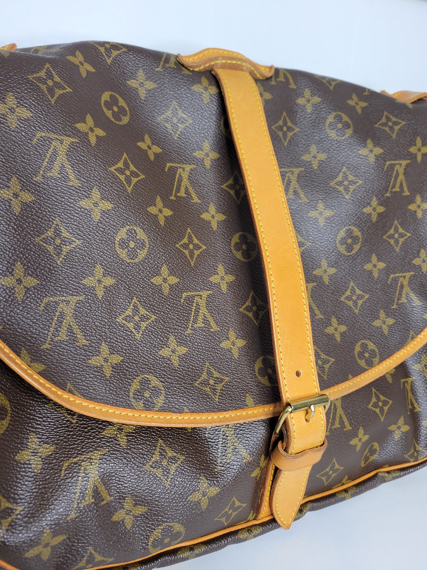 Louis Vuitton Monogram Crossbody Saumur 35 AR0936