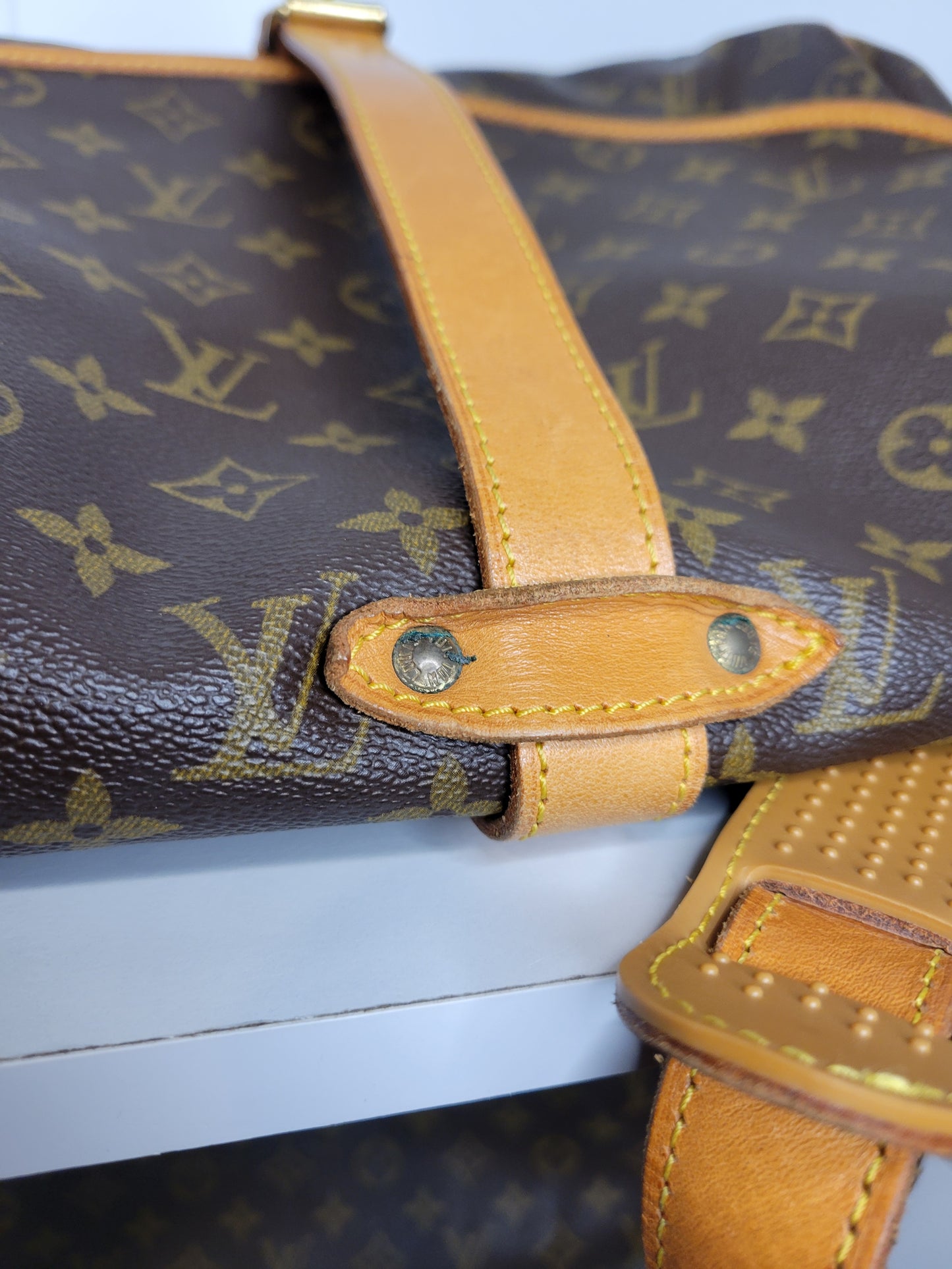 Louis Vuitton Monogram Crossbody Saumur 35 AR0936