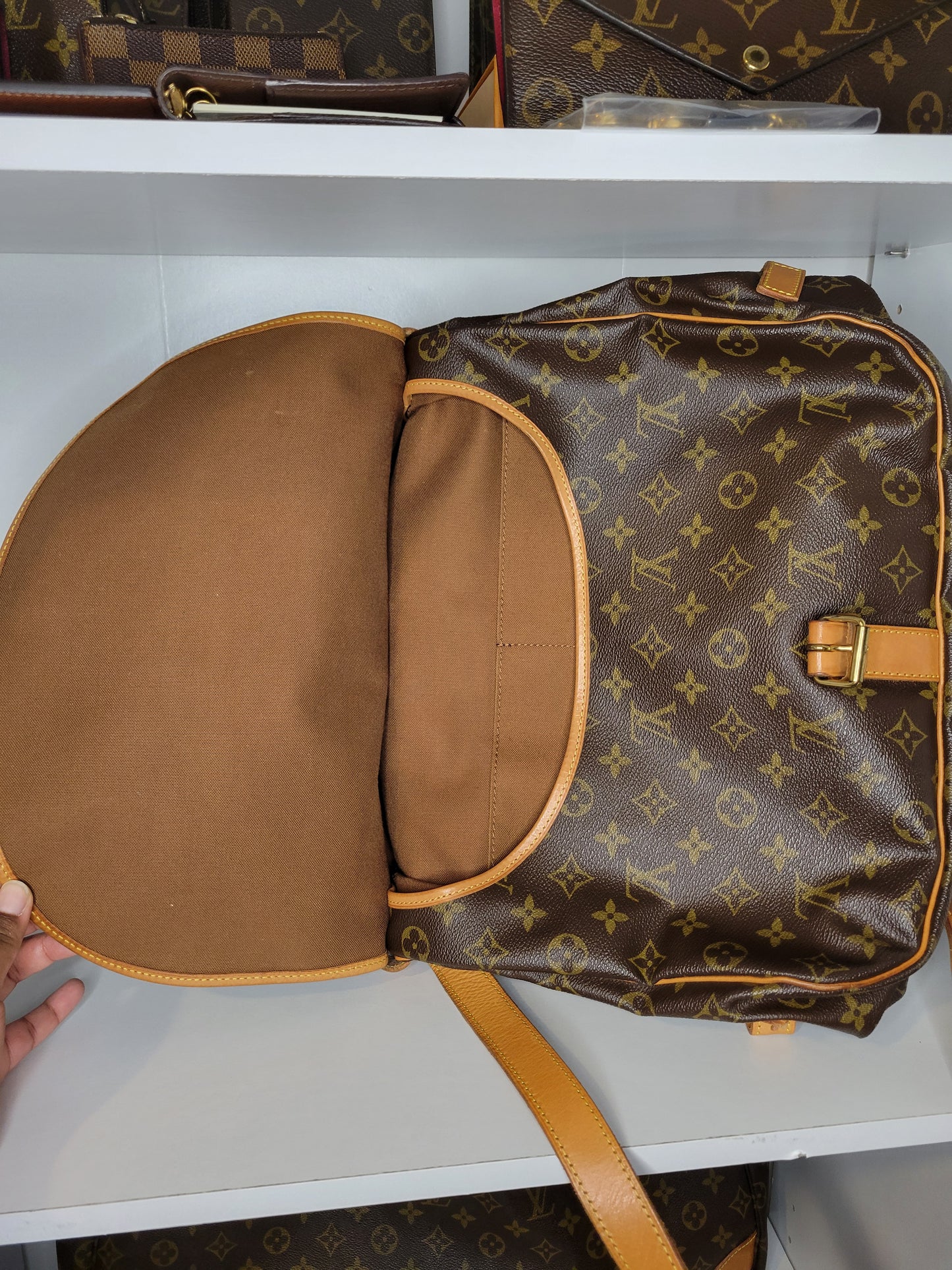 Louis Vuitton Monogram Crossbody Saumur 35 AR0936