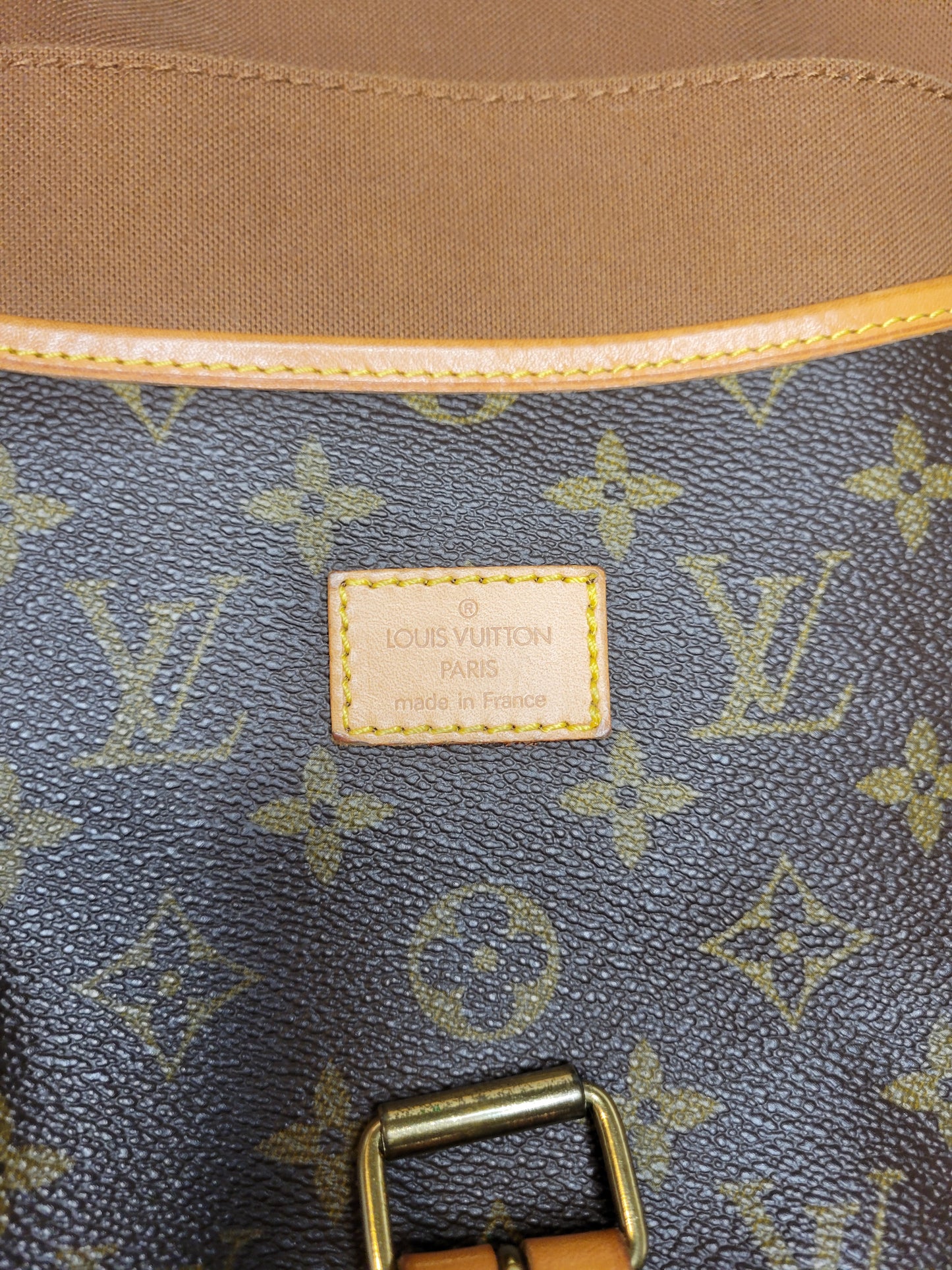 Louis Vuitton Monogram Crossbody Saumur 35 AR0936