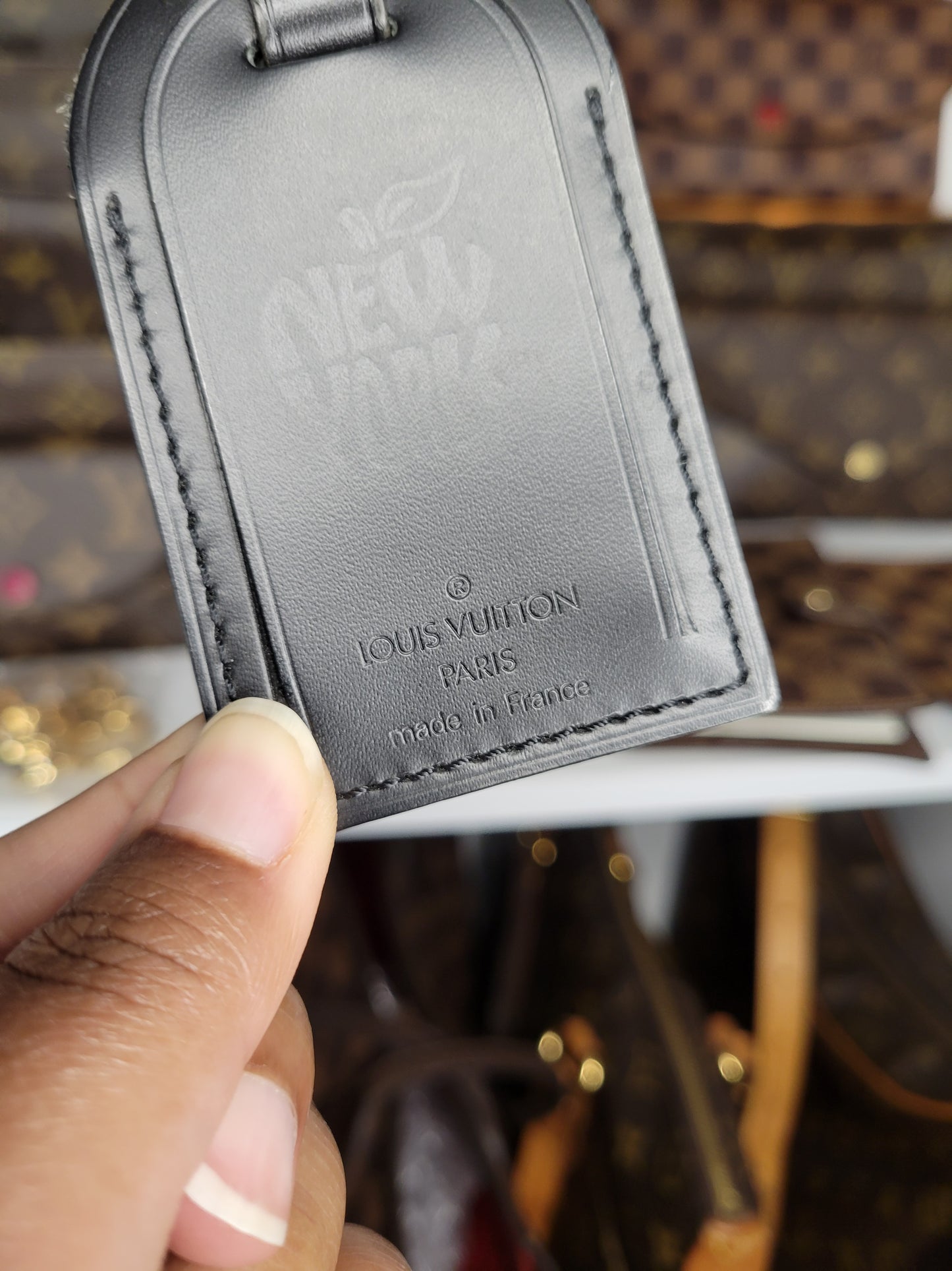 Louis Vuitton New York Apple Black Luggage Tag