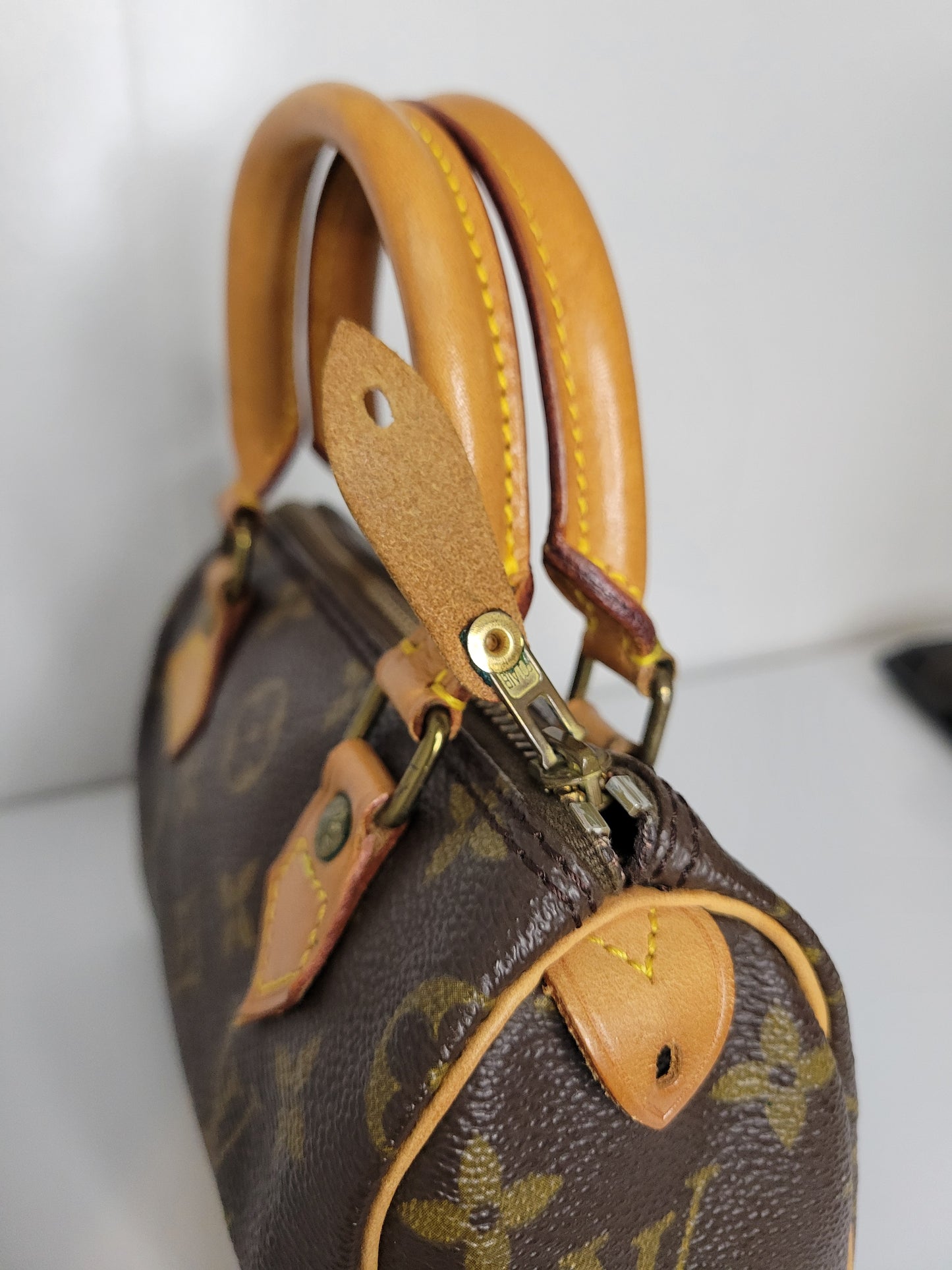 (Reserved) Louis Vuitton Mini Speedy HL with LV Strap TH0991