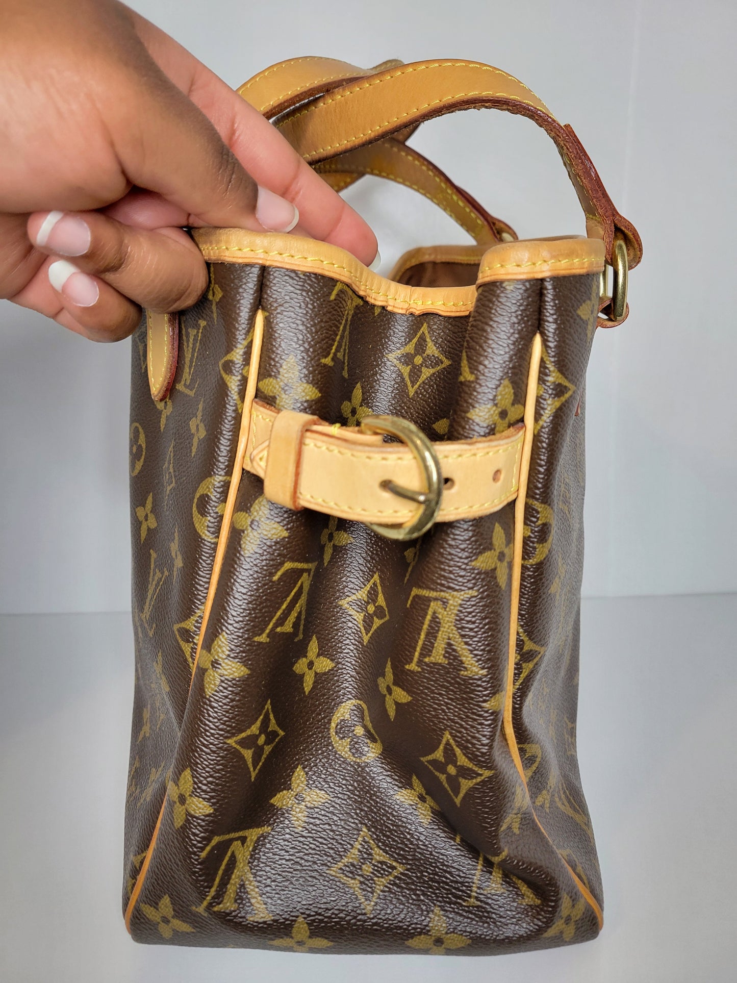 Louis Vuitton Batignolles Handbag VI0097