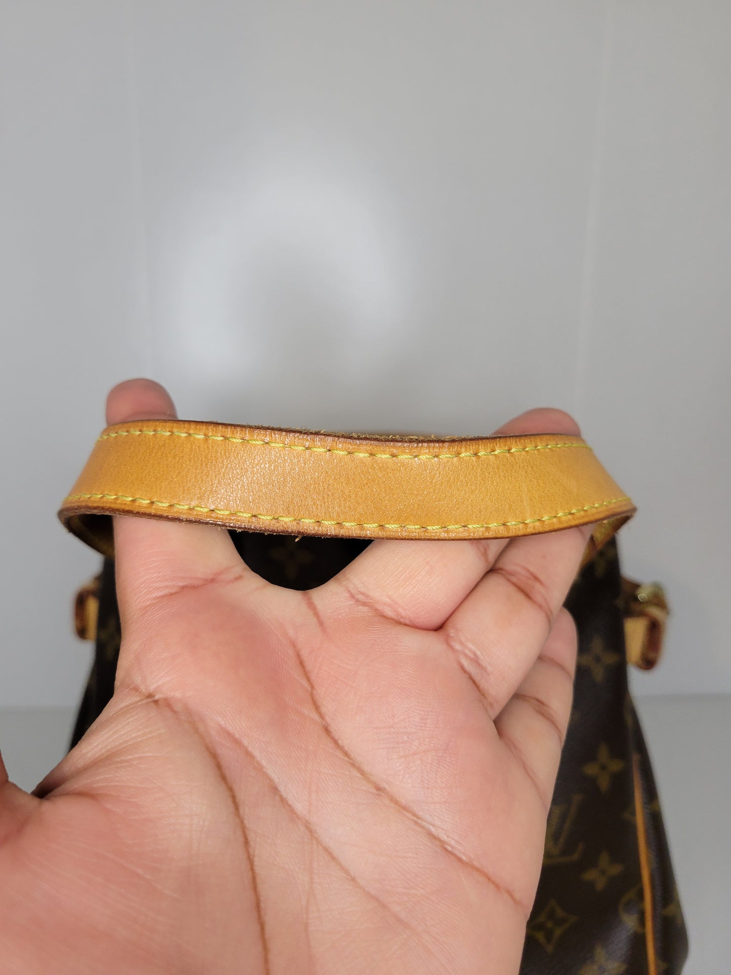 Louis Vuitton Batignolles Handbag VI0097