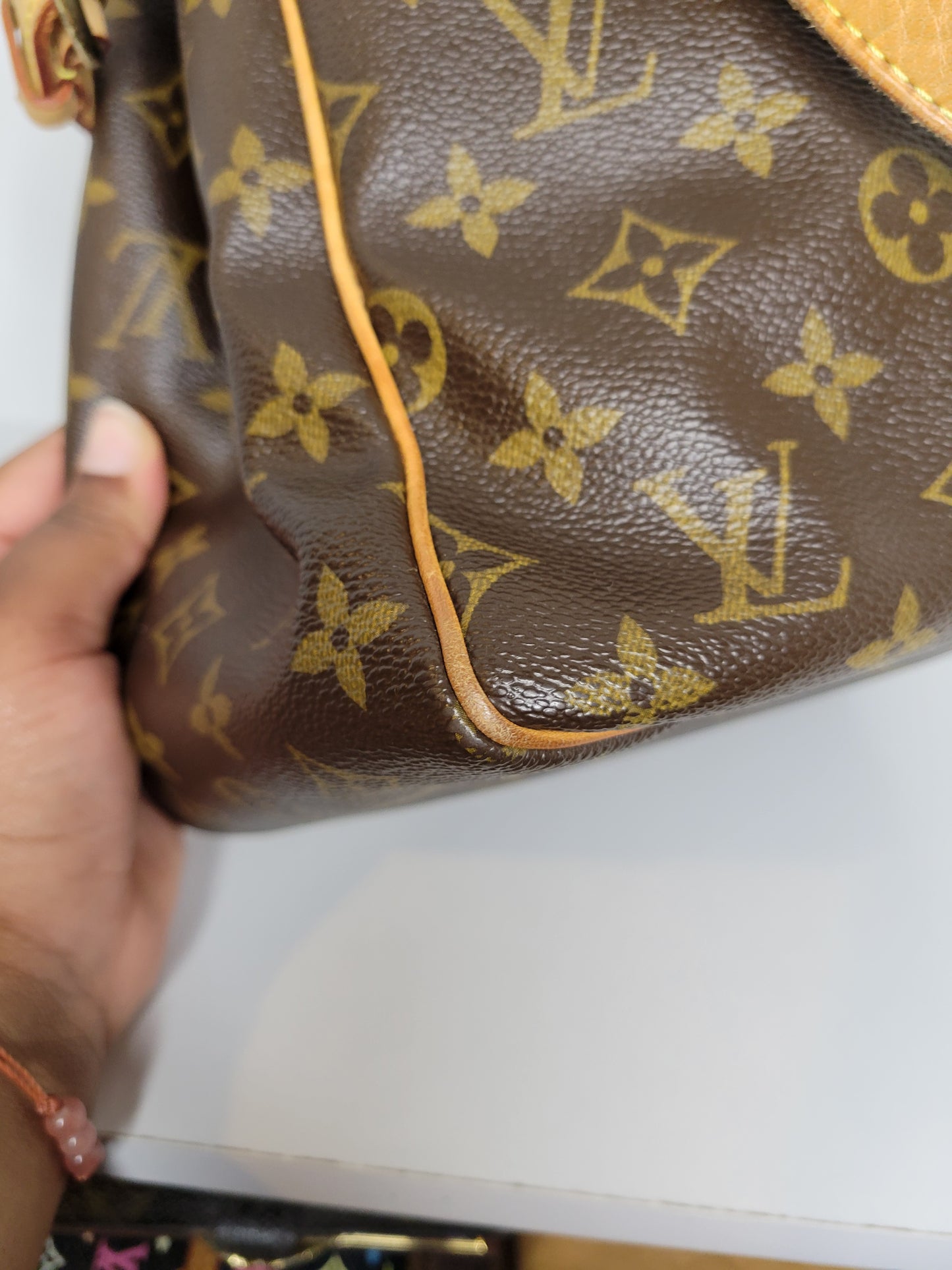 Louis Vuitton Batignolles Handbag VI0097