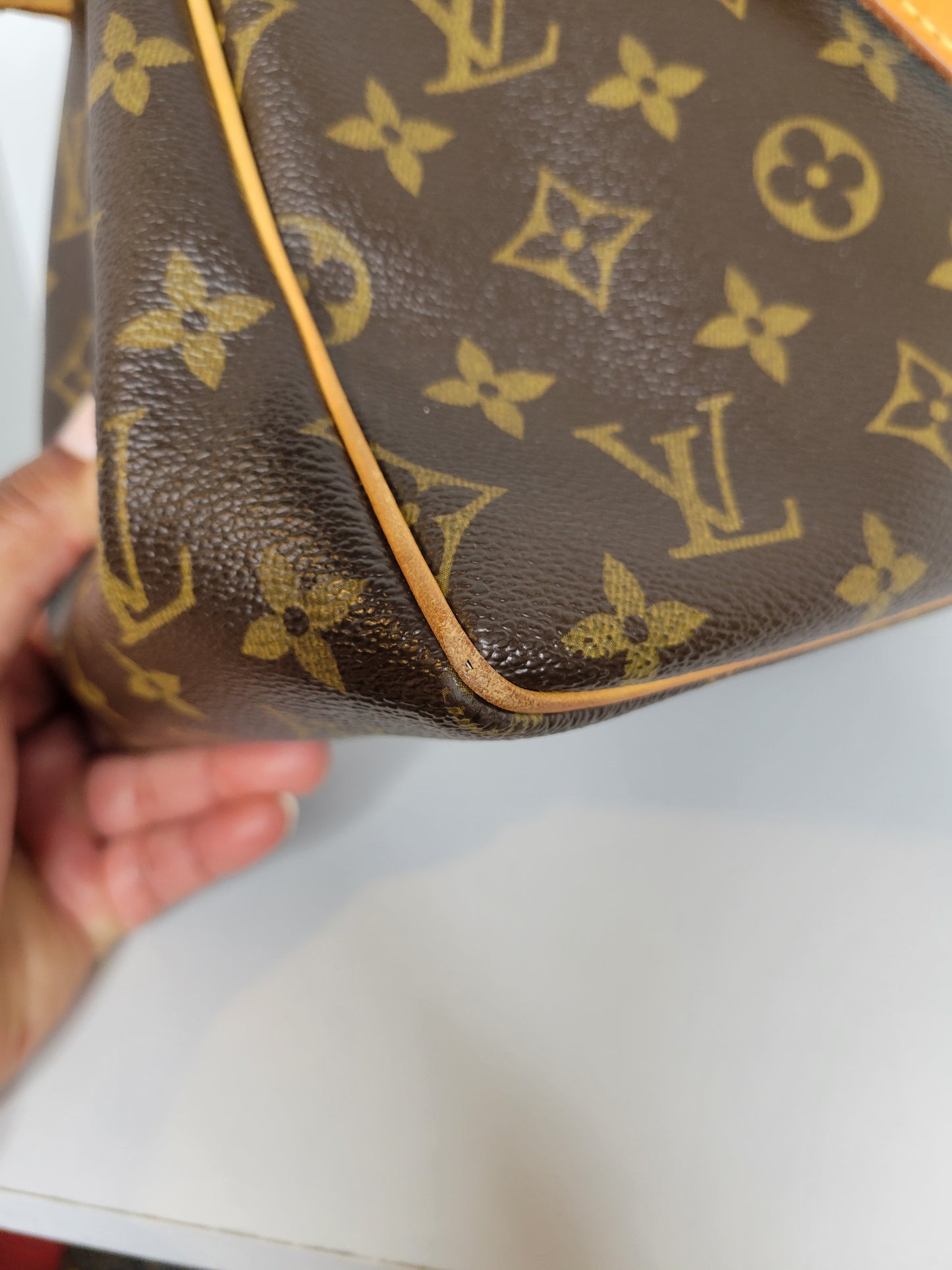 Louis Vuitton Batignolles Handbag VI0097