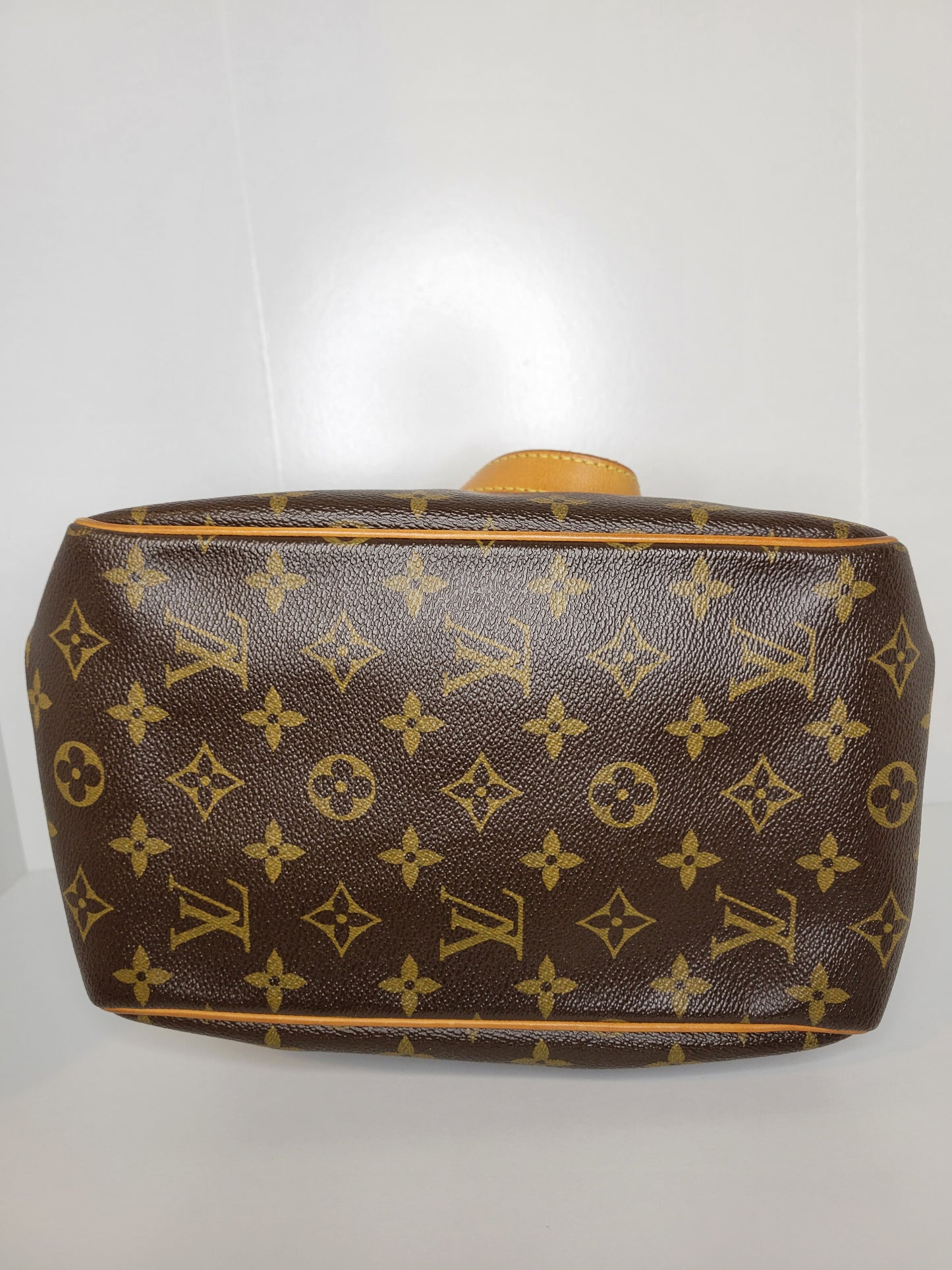 Louis Vuitton Batignolles Handbag VI0097