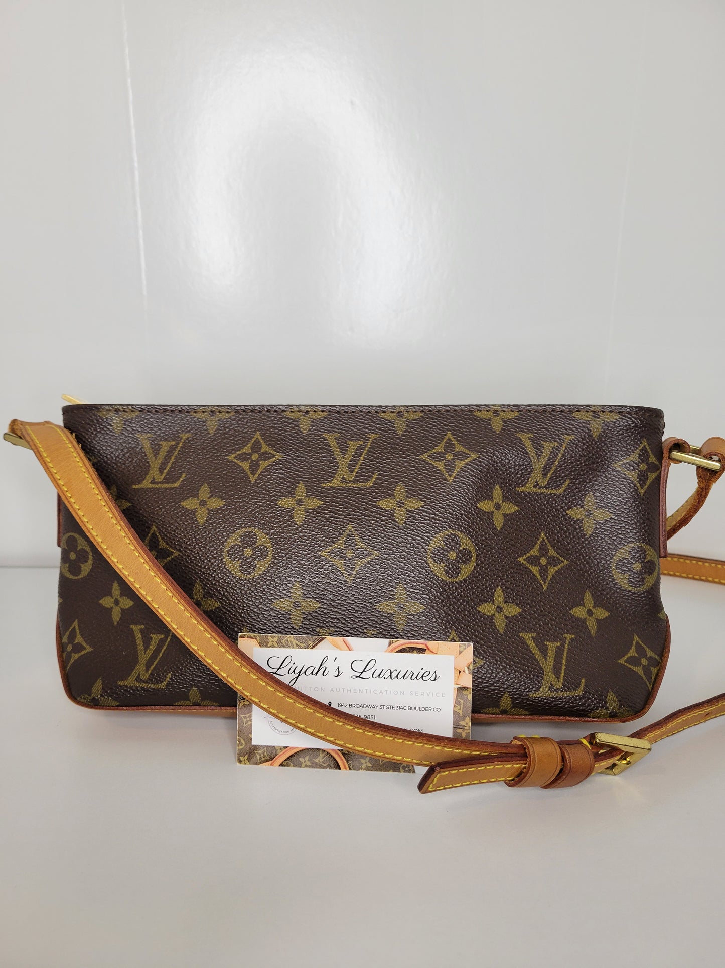 Louis Vuitton Monogram Trotteur Shoulder / Crossbody Bag AR0021