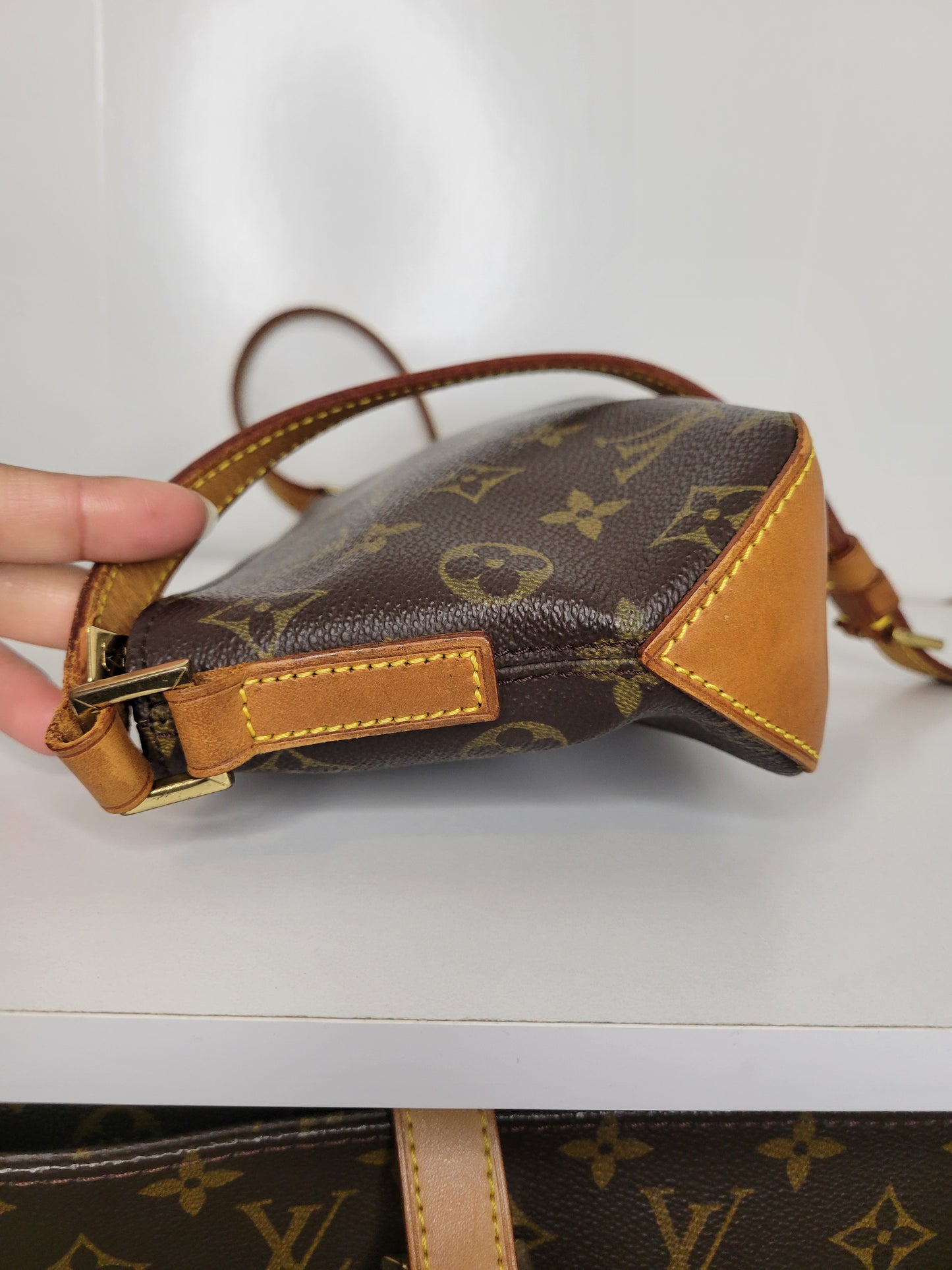 Louis Vuitton Monogram Trotteur Shoulder / Crossbody Bag AR0021