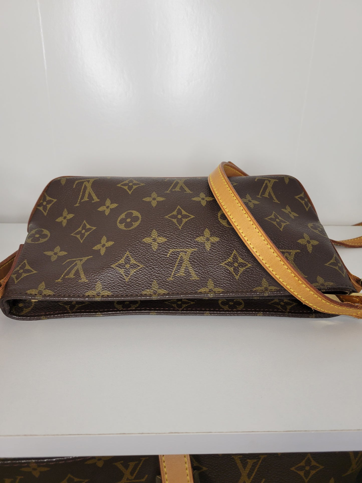 Louis Vuitton Monogram Trotteur Shoulder / Crossbody Bag AR0021