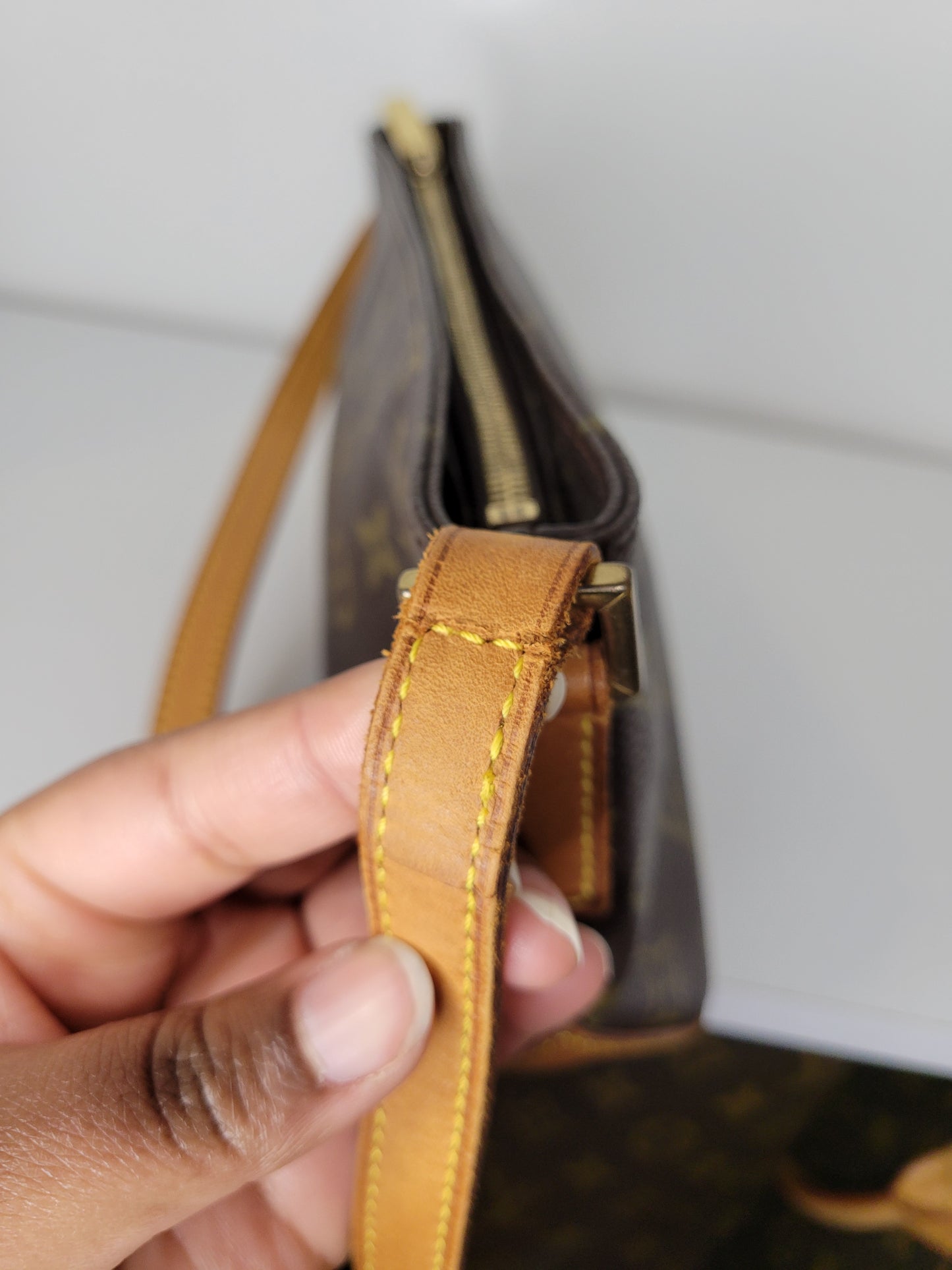 Louis Vuitton Monogram Trotteur Shoulder / Crossbody Bag AR0021