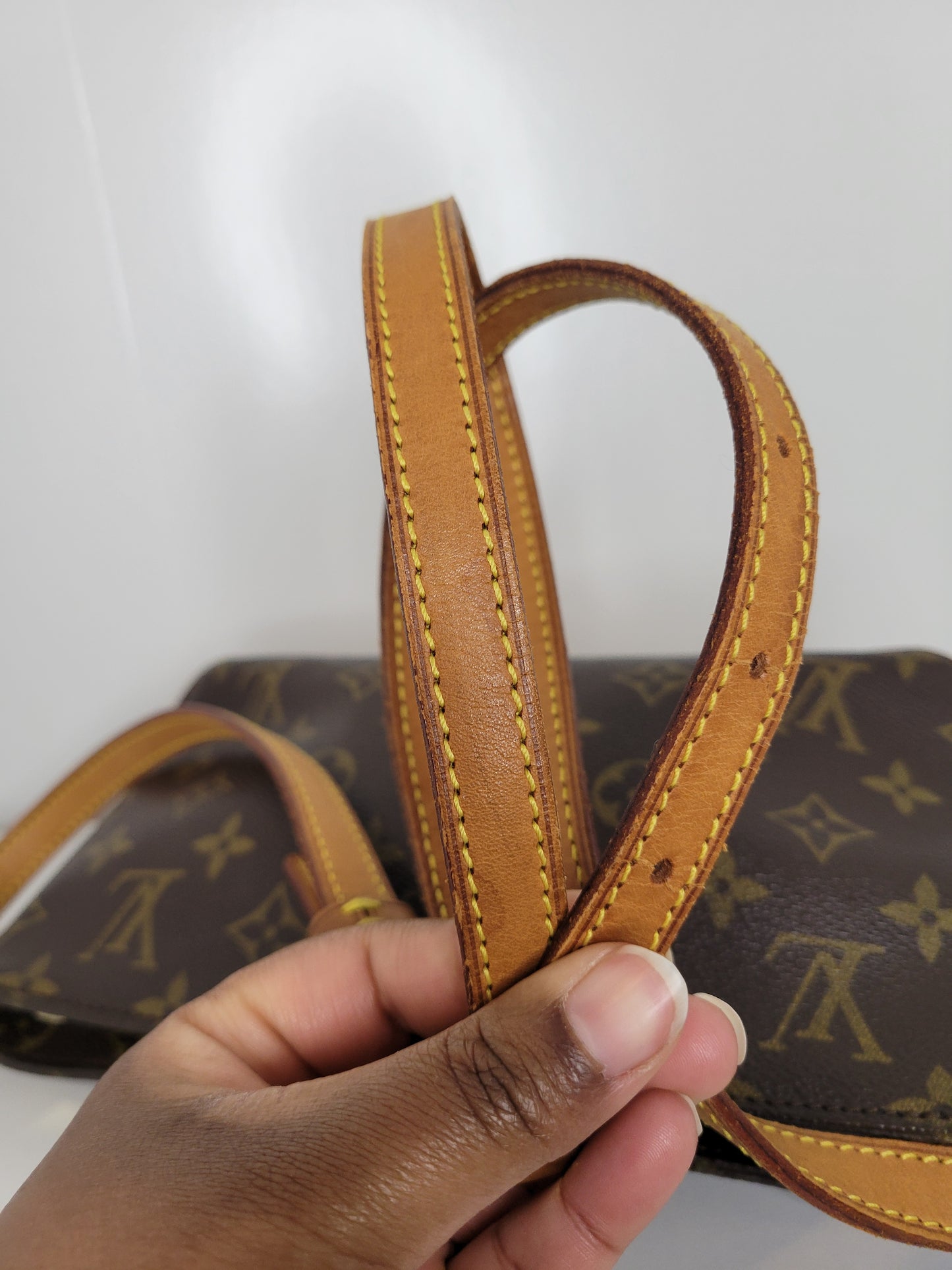 Louis Vuitton Monogram Trotteur Shoulder / Crossbody Bag AR0021