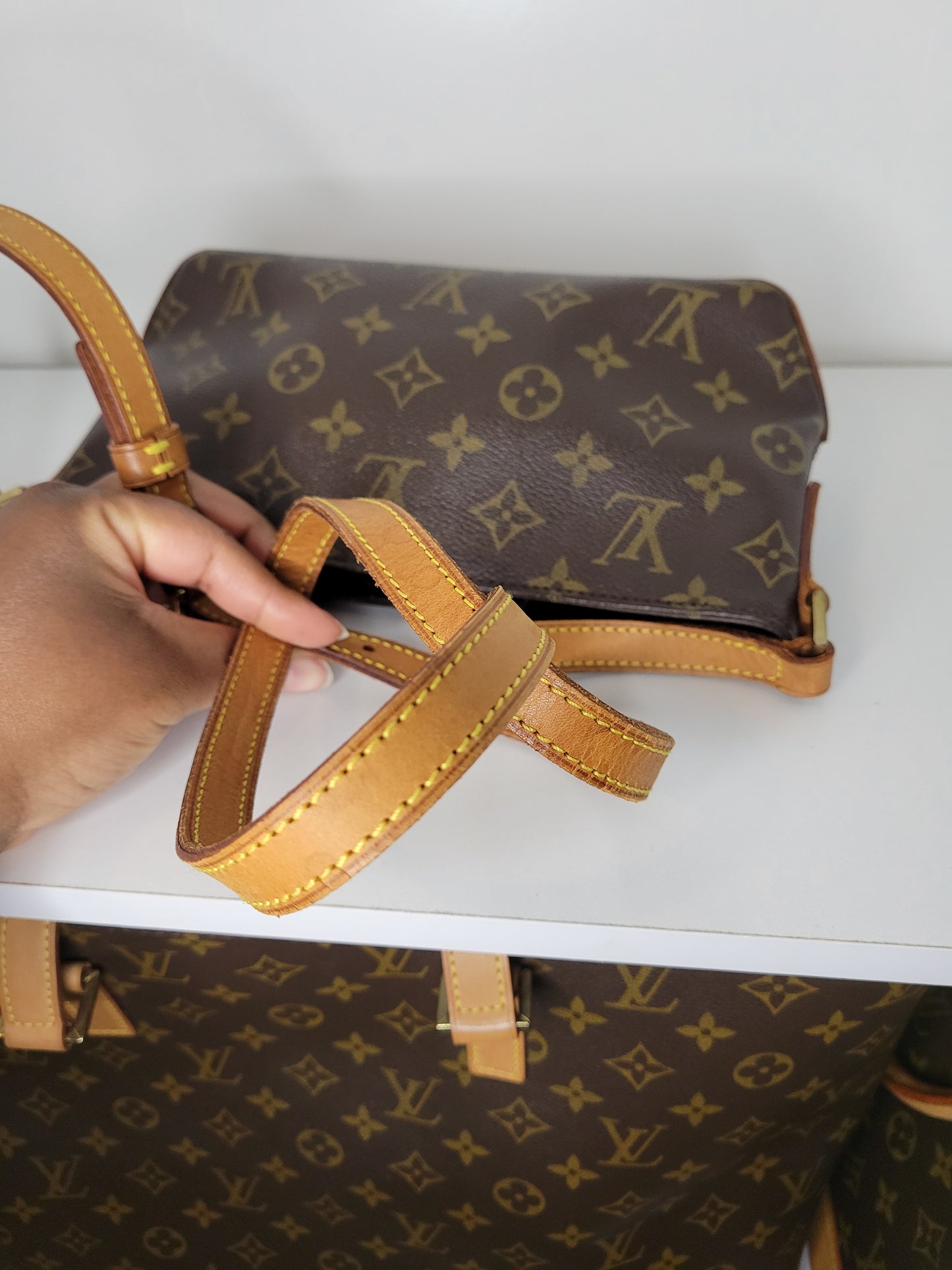 Louis Vuitton Monogram Trotteur Shoulder / Crossbody Bag AR0021