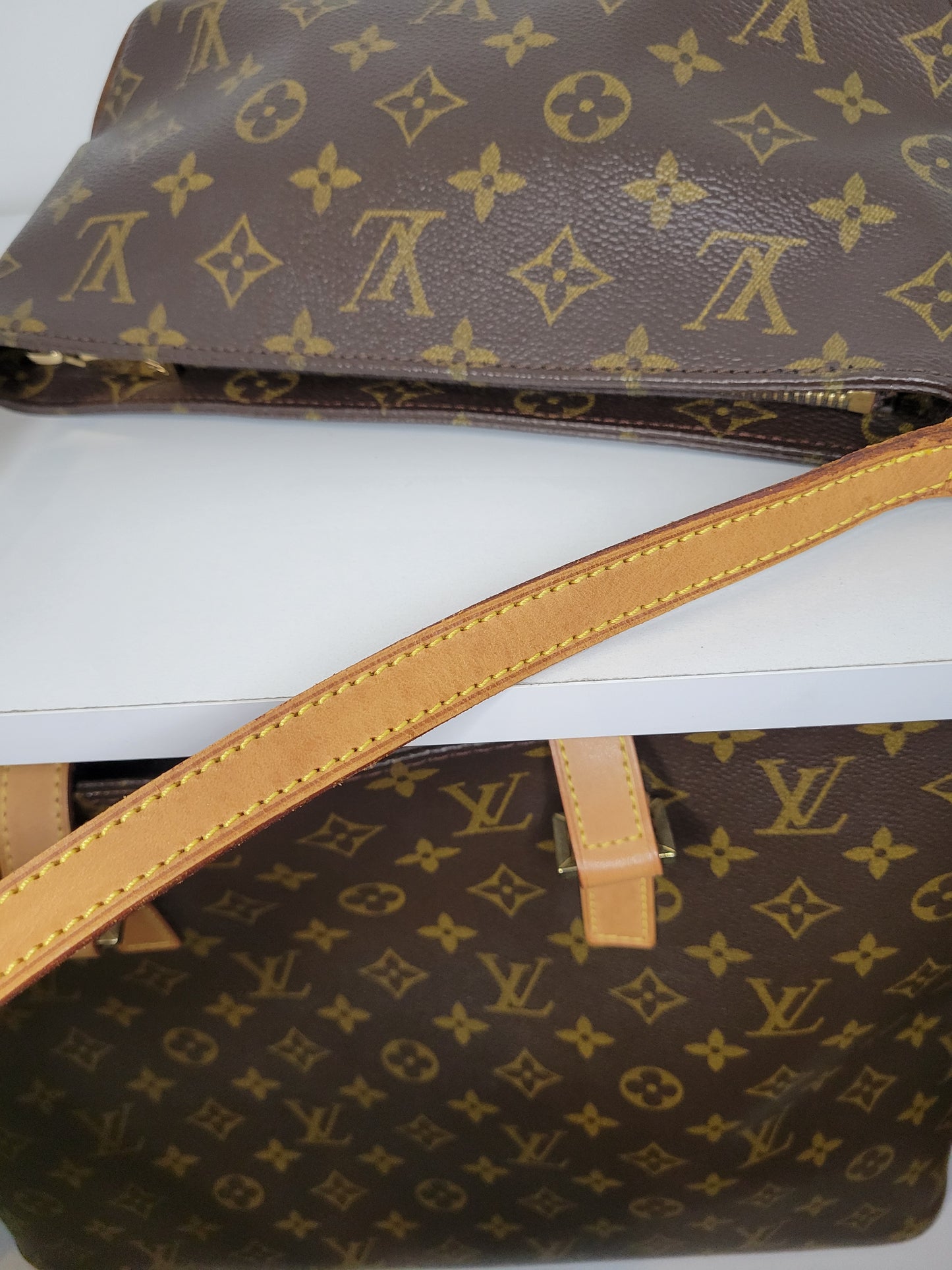 Louis Vuitton Monogram Trotteur Shoulder / Crossbody Bag AR0021