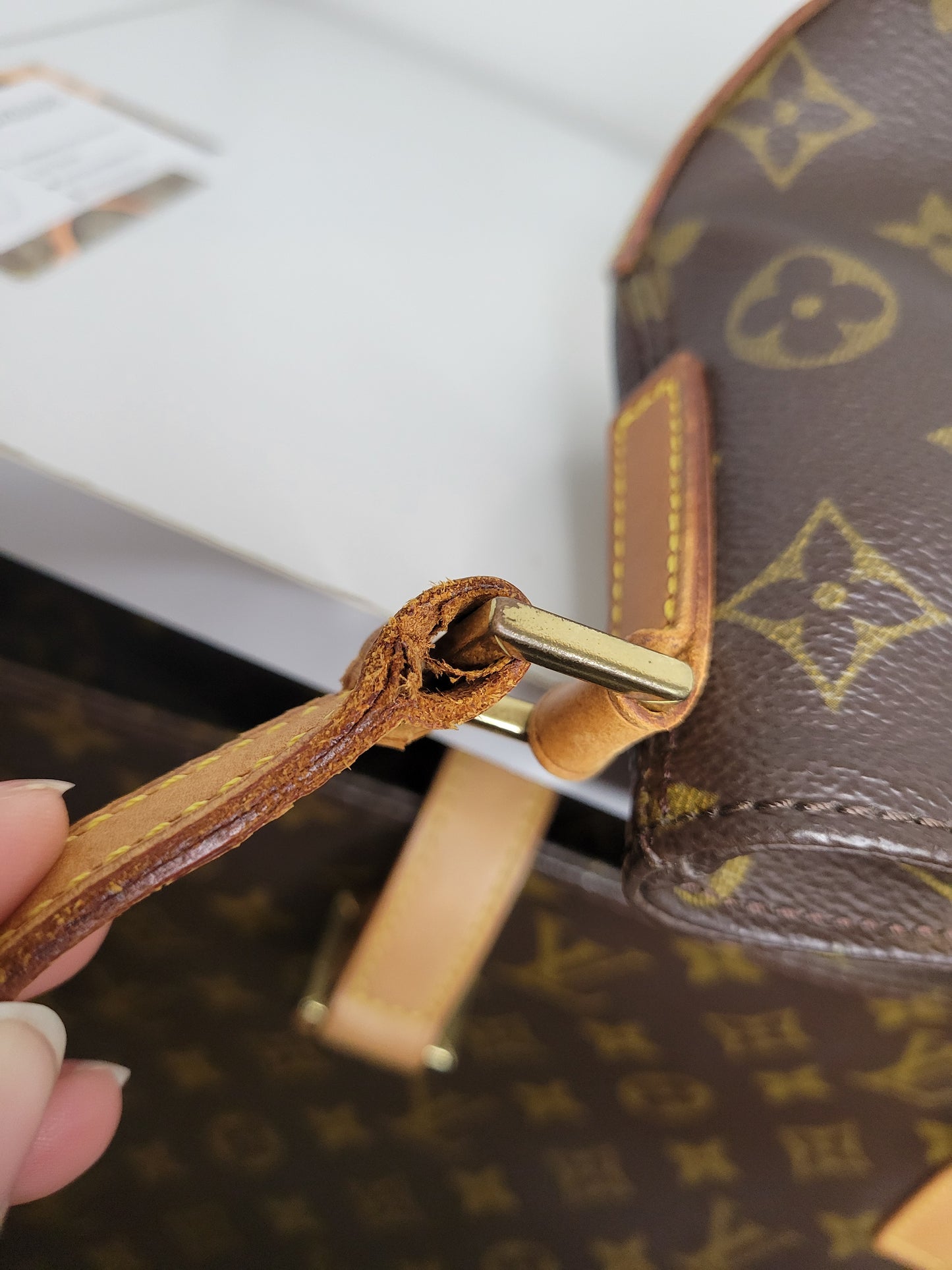 Louis Vuitton Monogram Trotteur Shoulder / Crossbody Bag AR0021