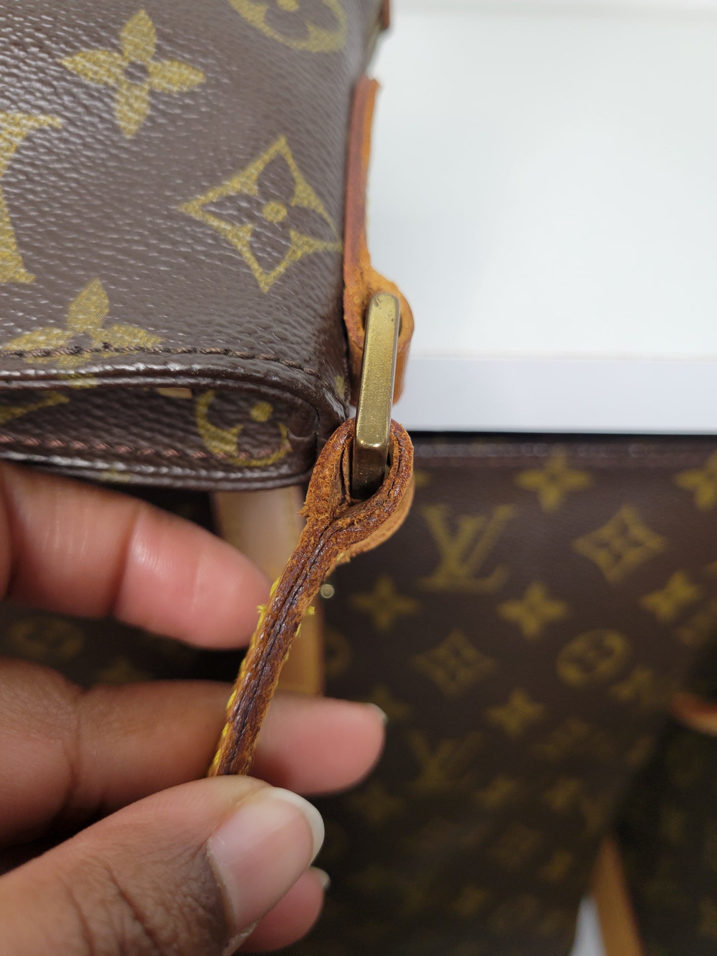 Louis Vuitton Monogram Trotteur Shoulder / Crossbody Bag AR0021