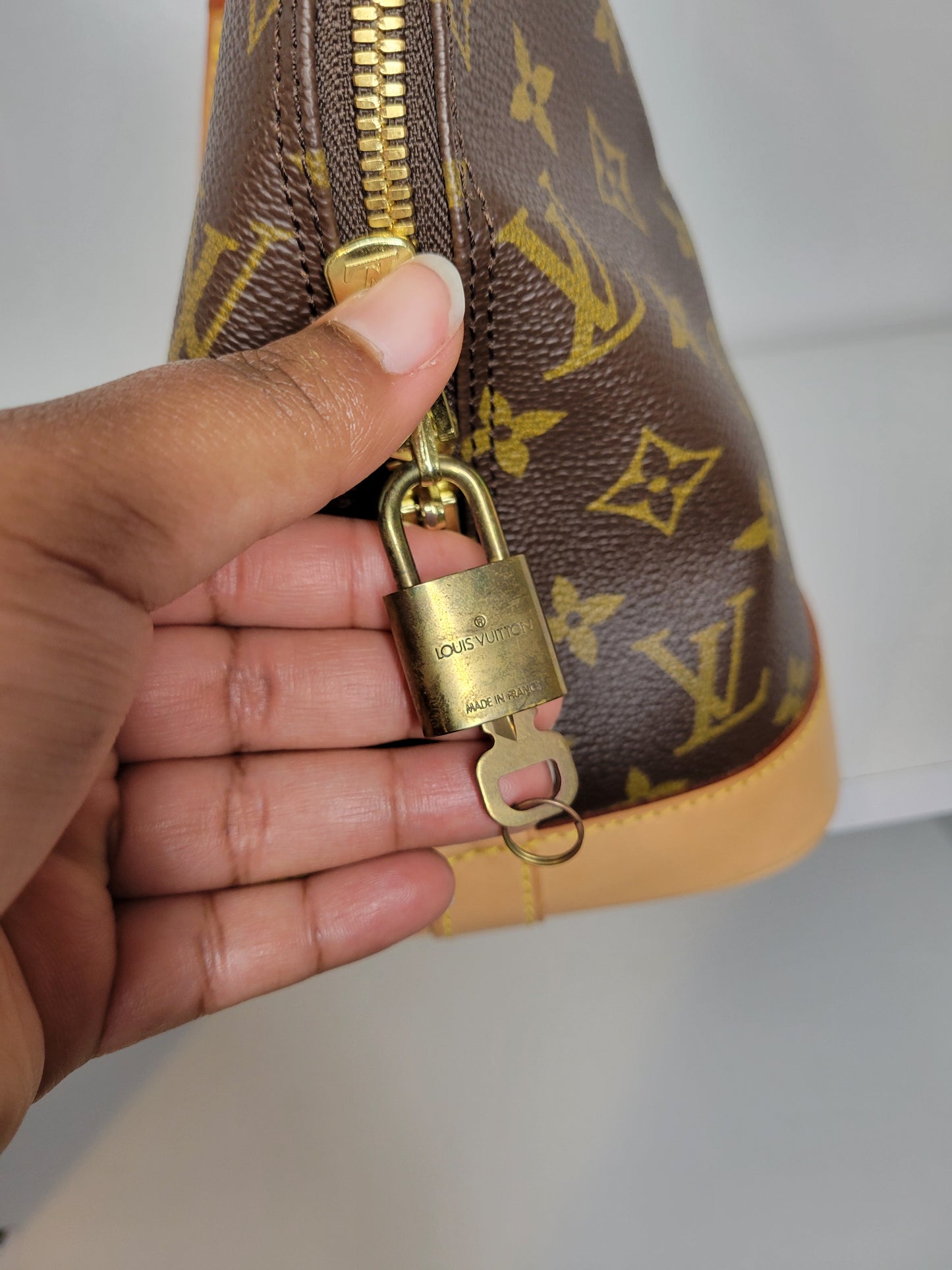 Louis Vuitton Monogram Alma Handbag VI0996