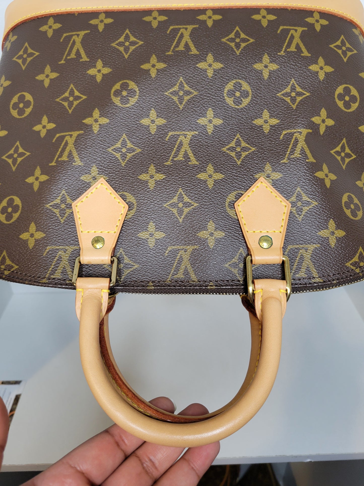 Louis Vuitton Monogram Alma Handbag VI0996