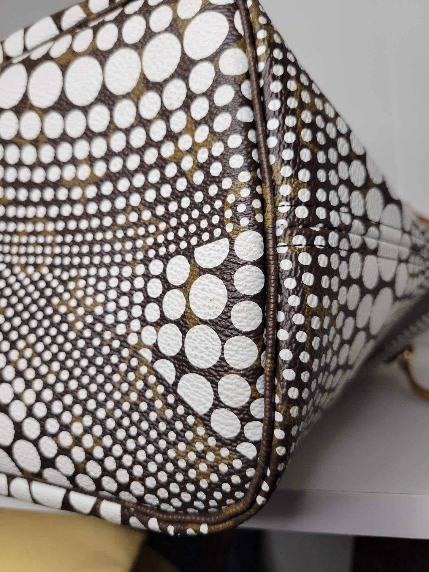 Louis Vuitton White Pumpkin Dot Wave Kusama Neverfull MM GI2182