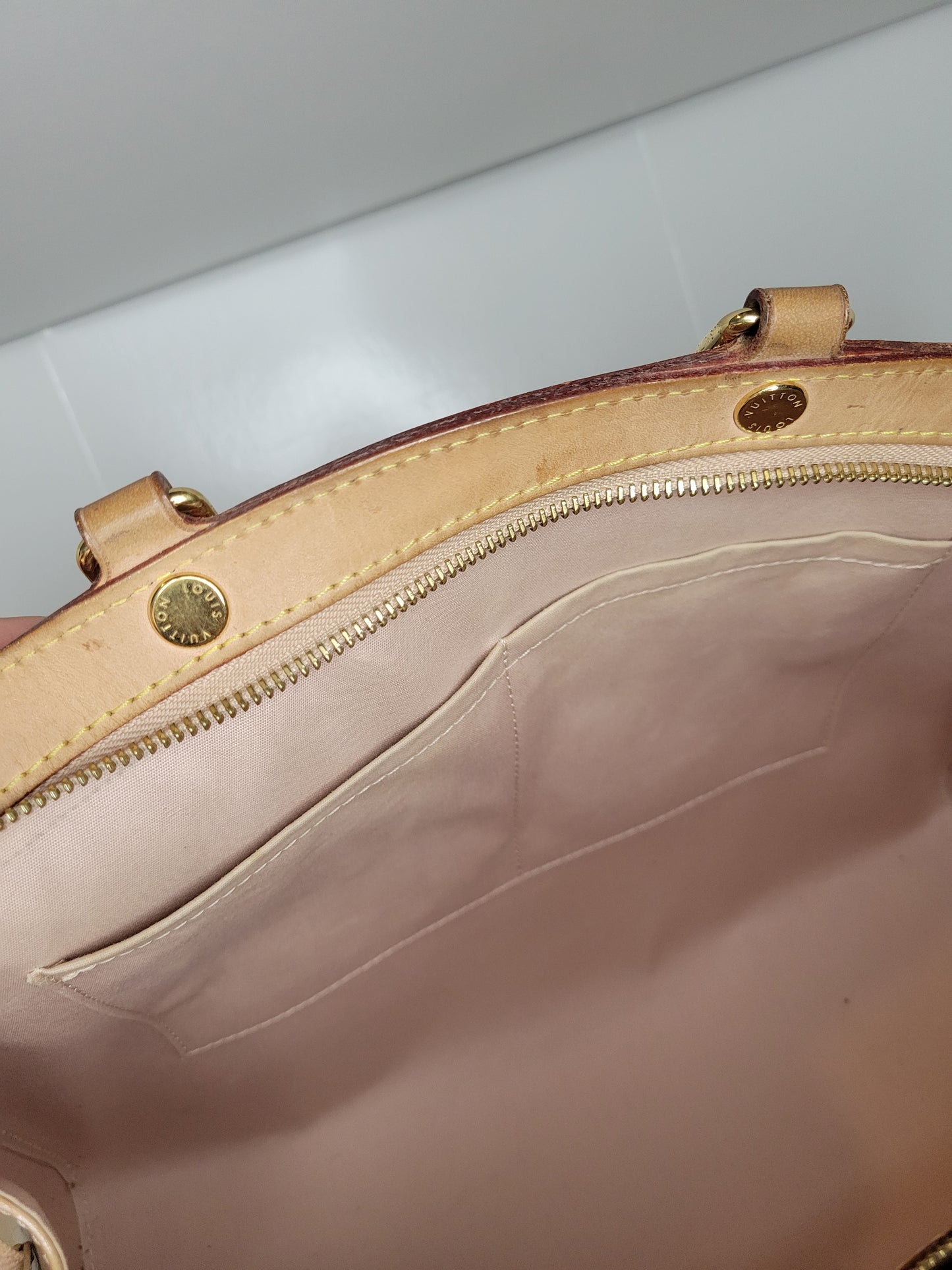 Louis Vuitton Rose Florentine / Beige Brea MM AA1170