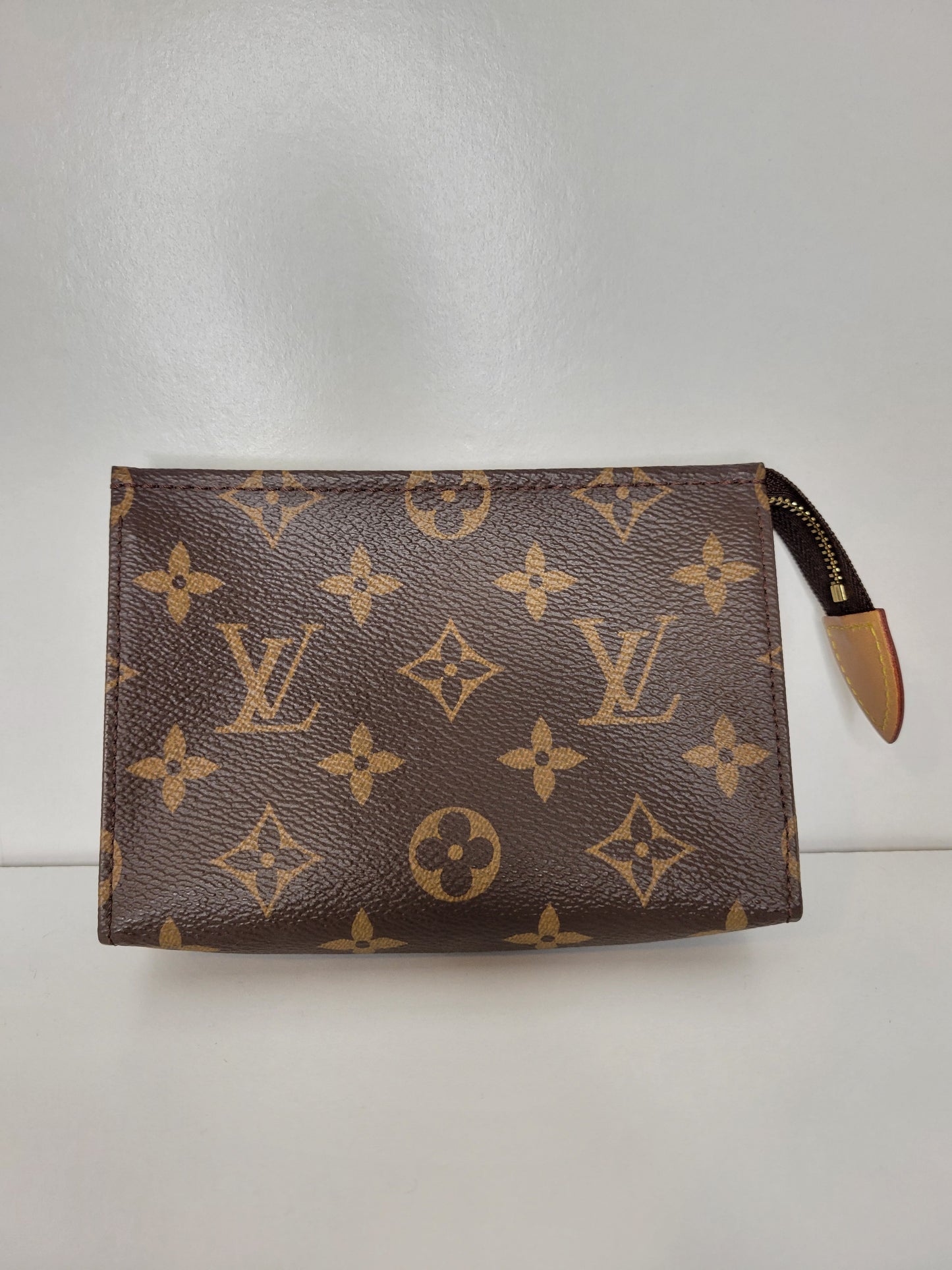 Louis Vuitton Monogram Toiletry 15 UB0281