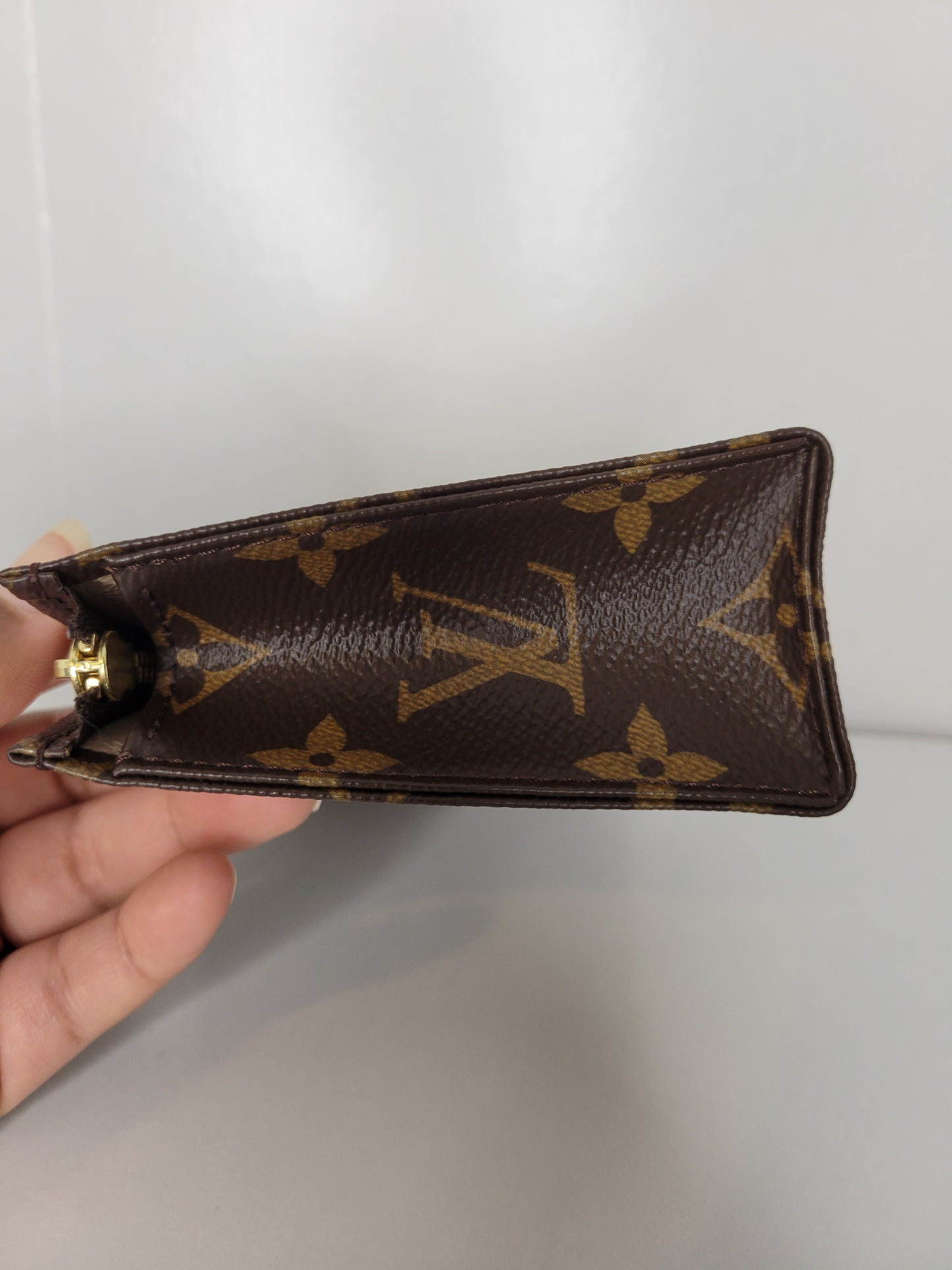 Louis Vuitton Monogram Toiletry 15 UB0281