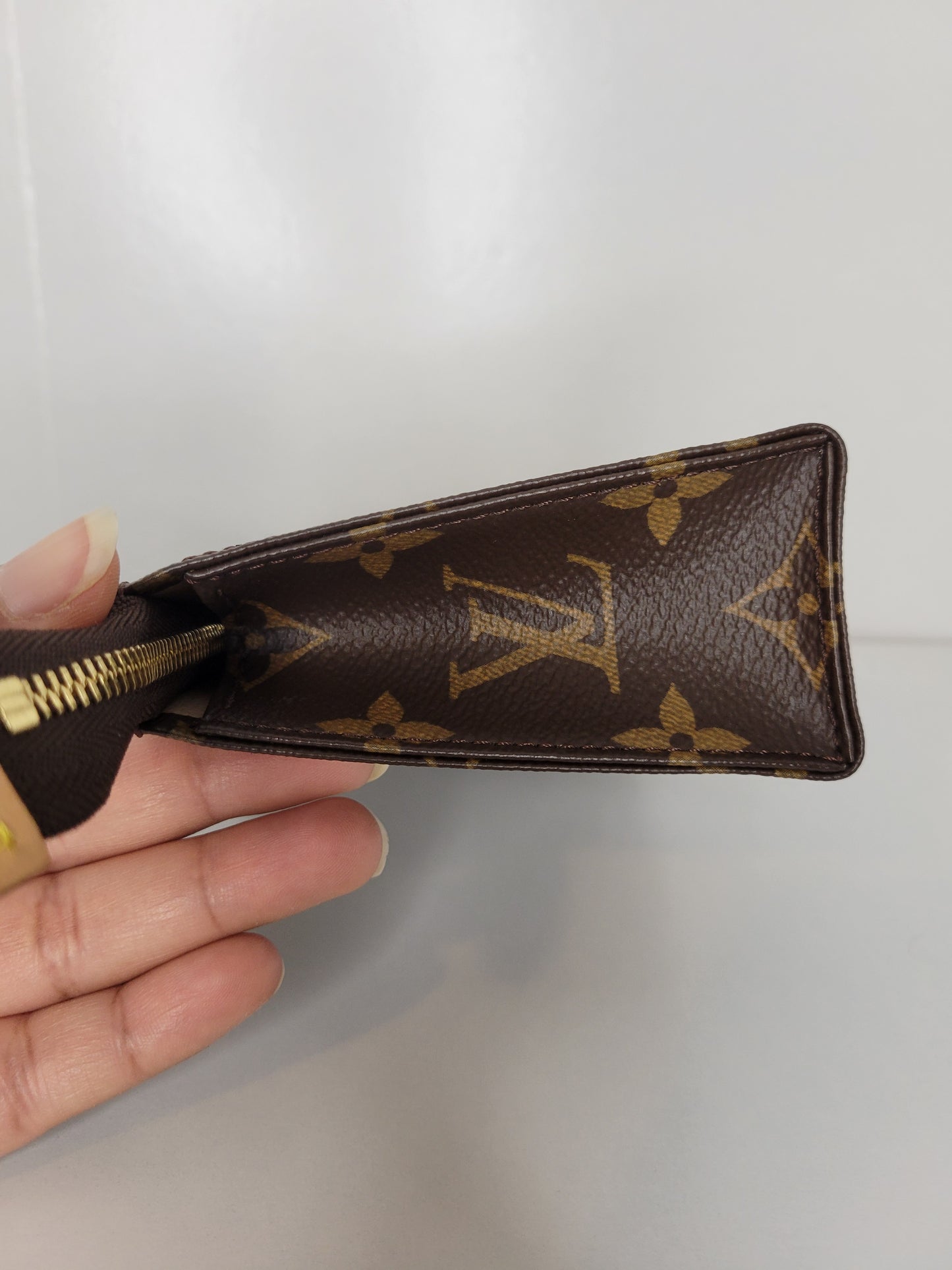 Louis Vuitton Monogram Toiletry 15 UB0281