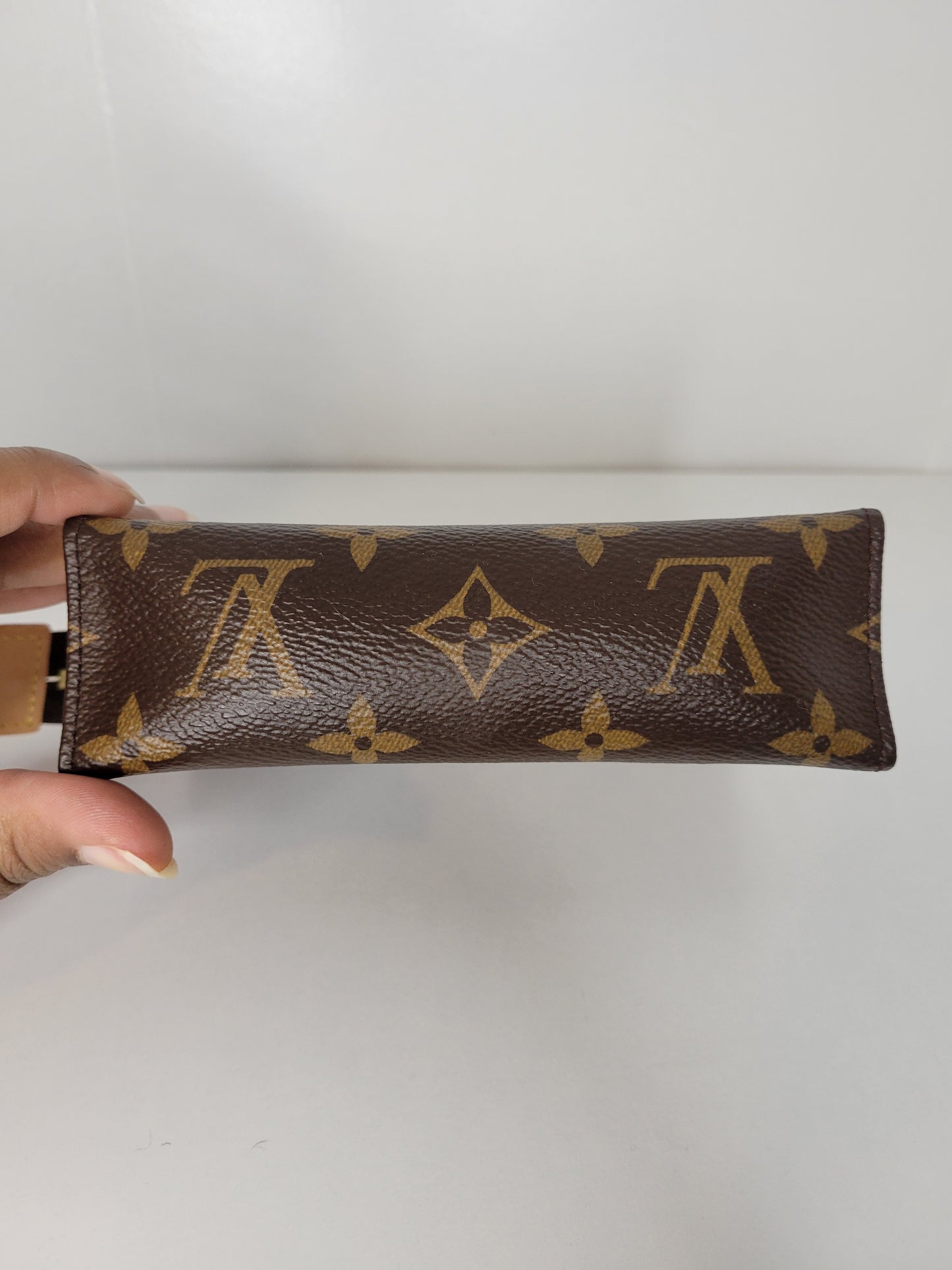 Louis Vuitton Monogram Toiletry 15 UB0281