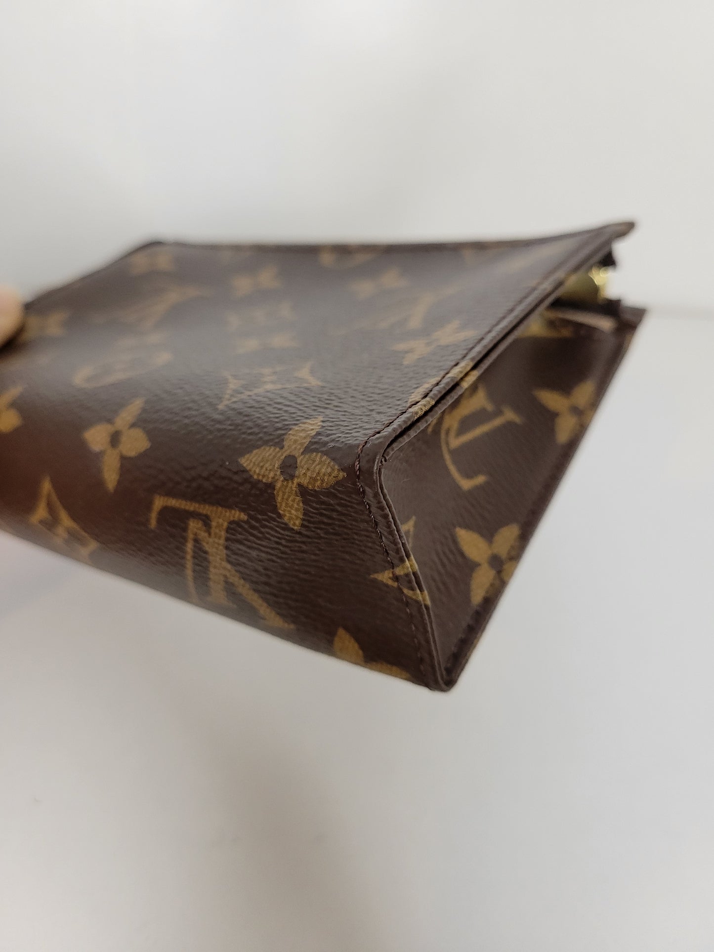 Louis Vuitton Monogram Toiletry 15 UB0281