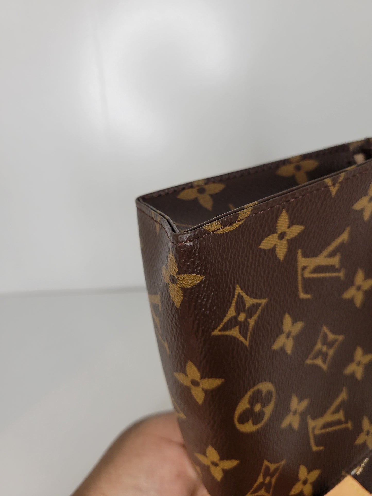 Louis Vuitton Monogram Toiletry 15 UB0281
