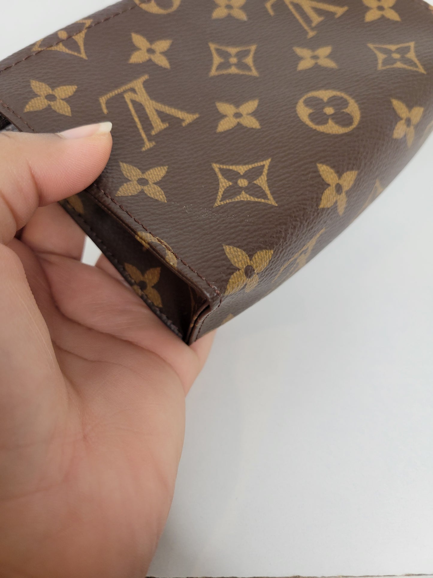 Louis Vuitton Monogram Toiletry 15 UB0281