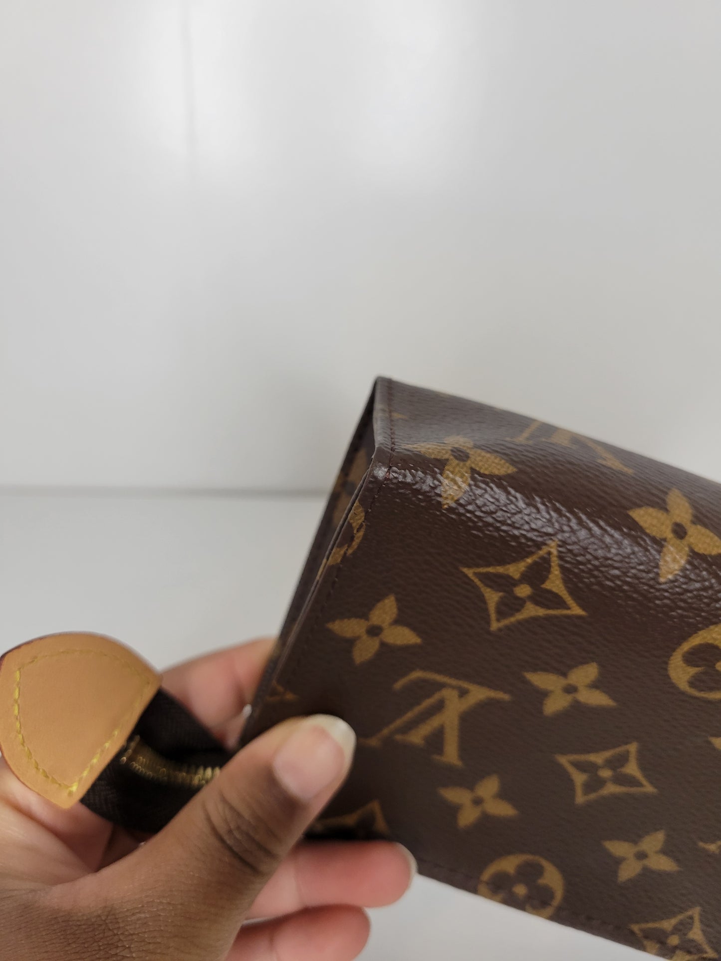 Louis Vuitton Monogram Toiletry 15 UB0281