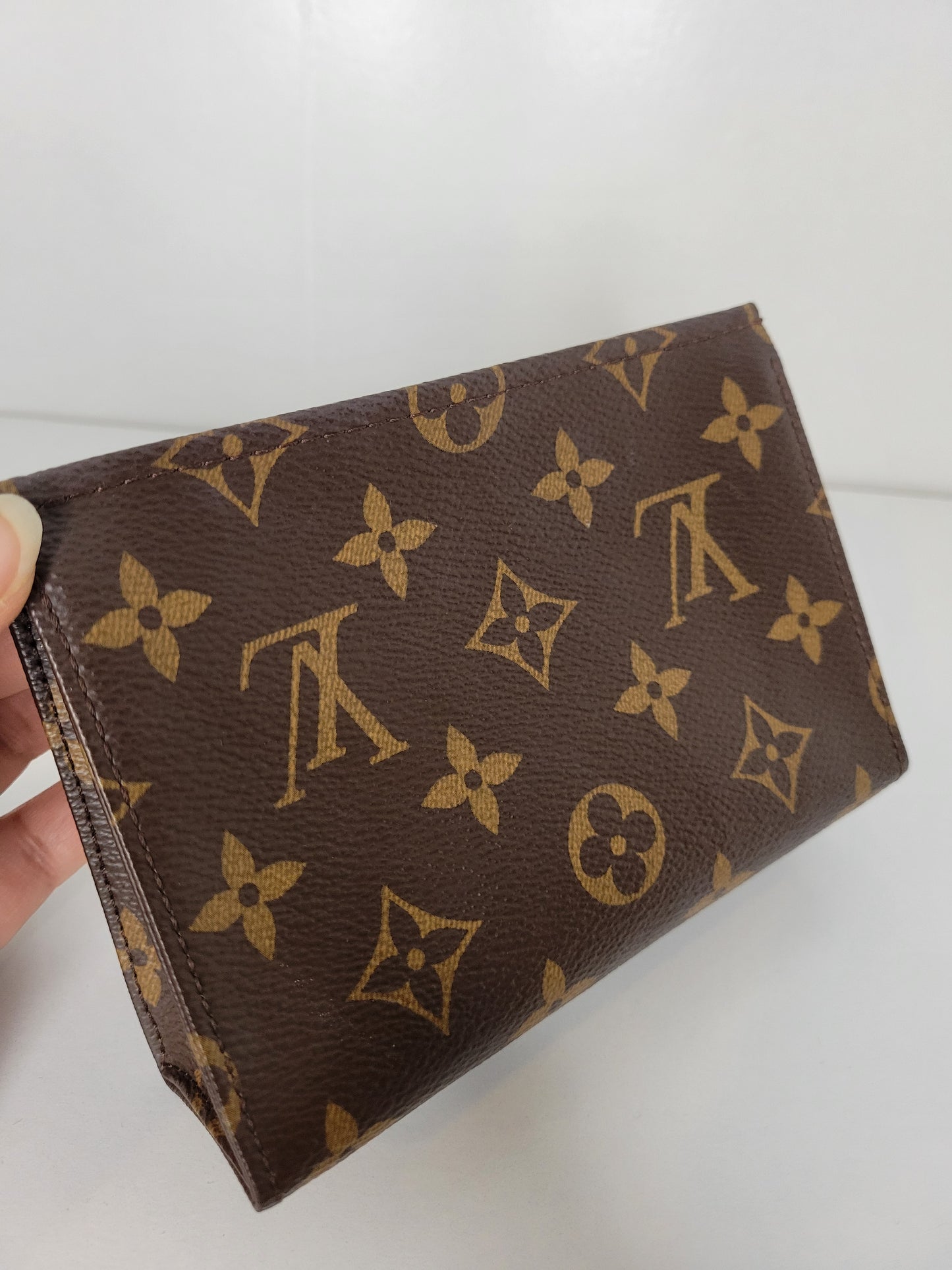 Louis Vuitton Monogram Toiletry 15 UB0281