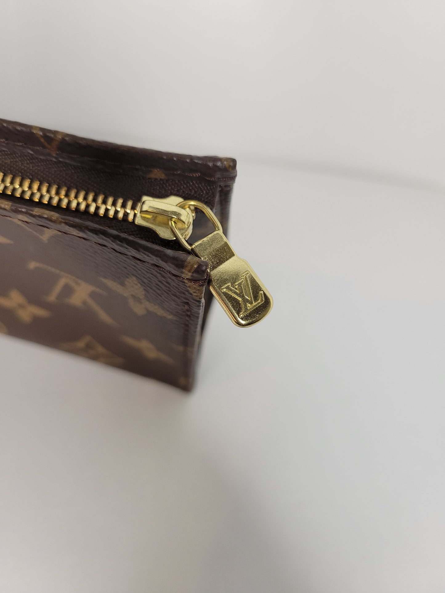 Louis Vuitton Monogram Toiletry 15 UB0281