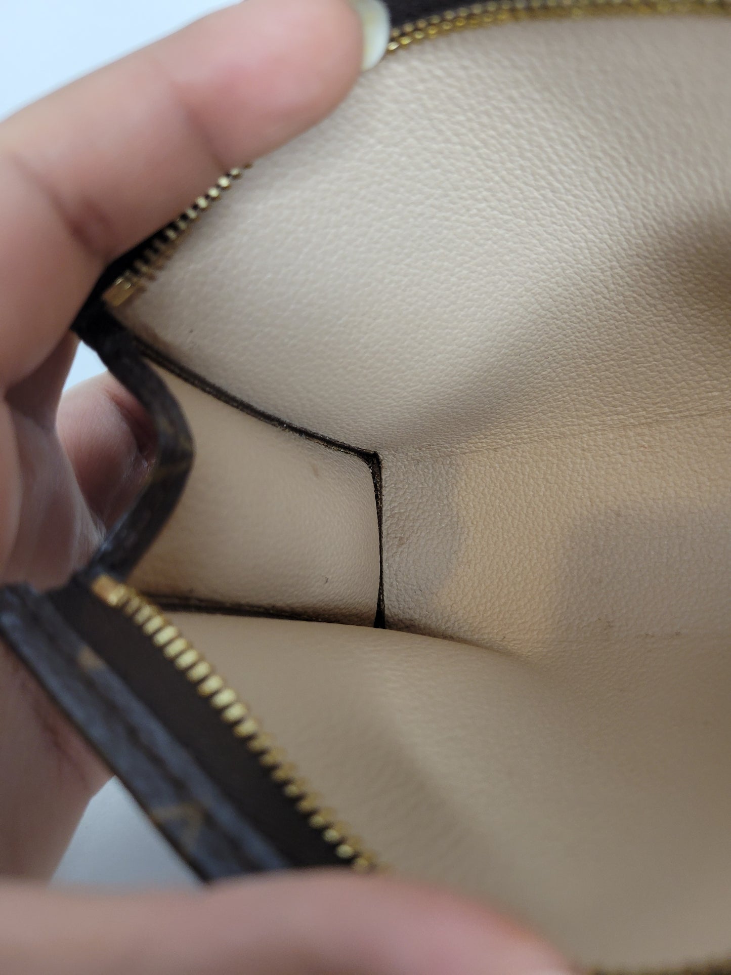 Louis Vuitton Monogram Toiletry 15 UB0281