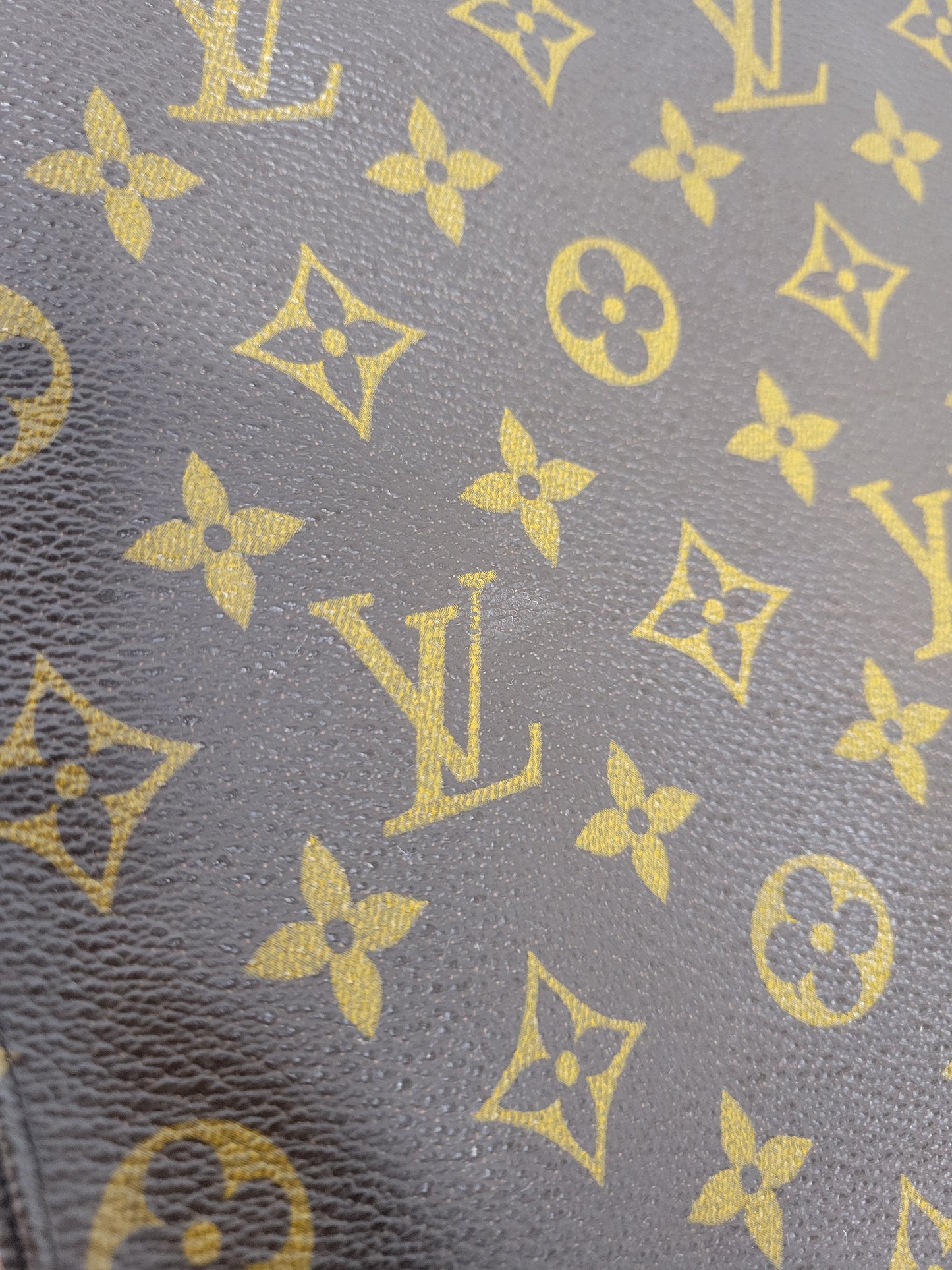 Louis Vuitton Saks Fifth Ave Toiletry 26