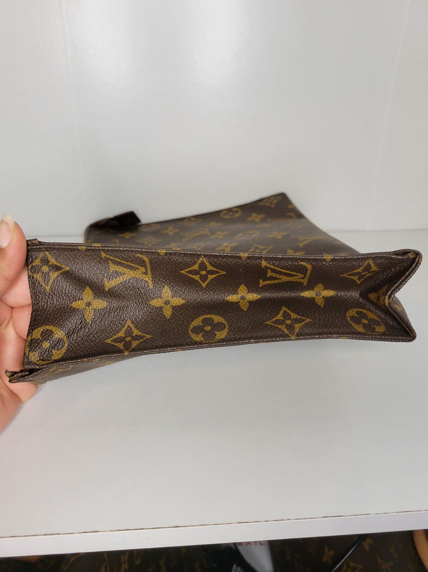 Louis Vuitton Saks Fifth Ave Toiletry 26