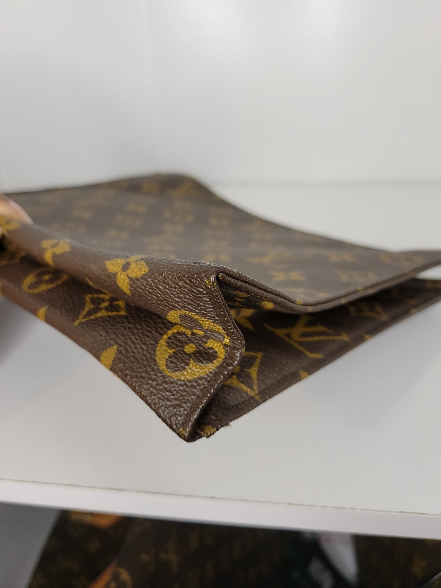 Louis Vuitton Saks Fifth Ave Toiletry 26
