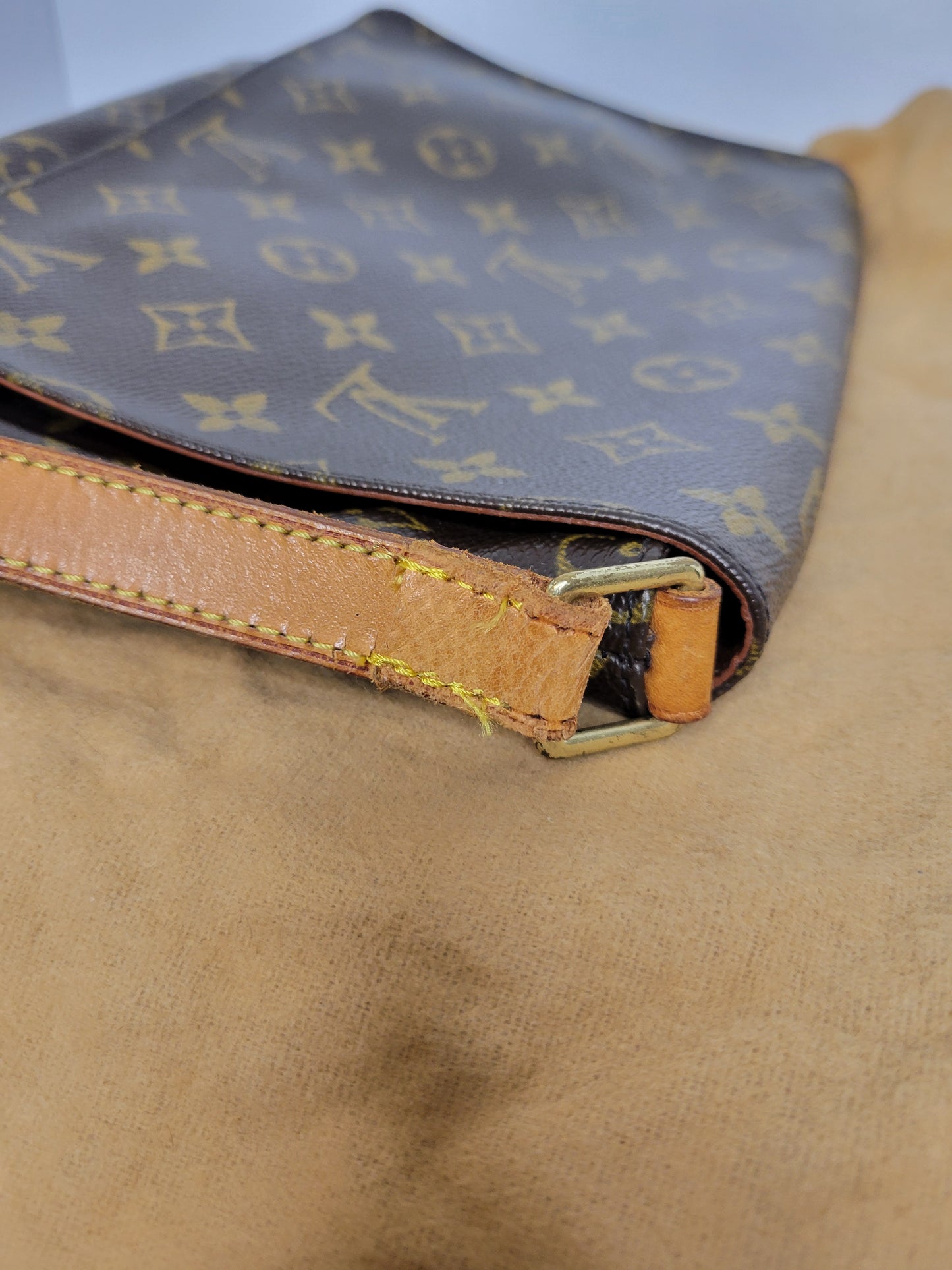 Louis Vuitton Musette Tango SD0033