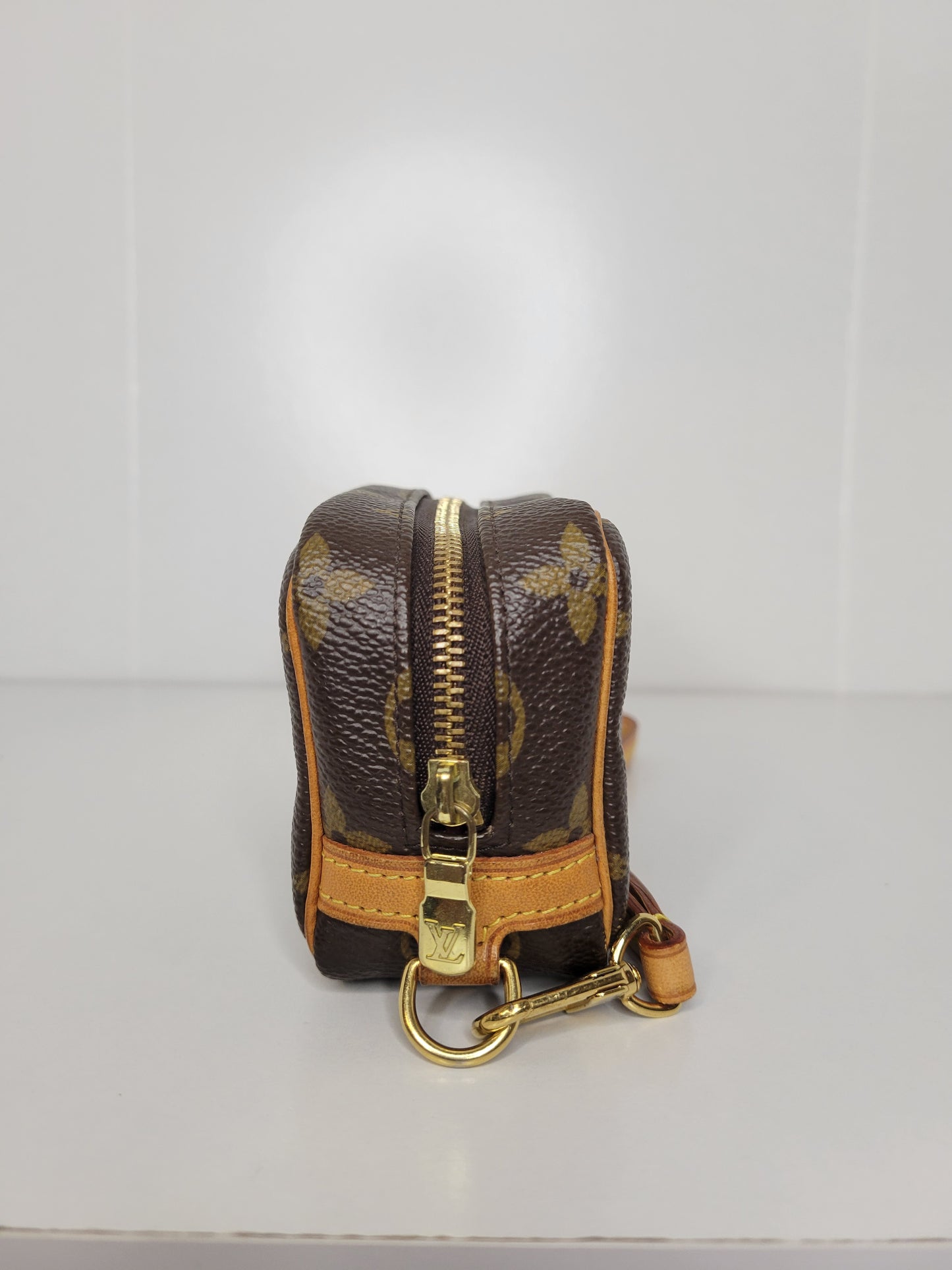Louis Vuitton Monogram Wapity Clutch FL0095